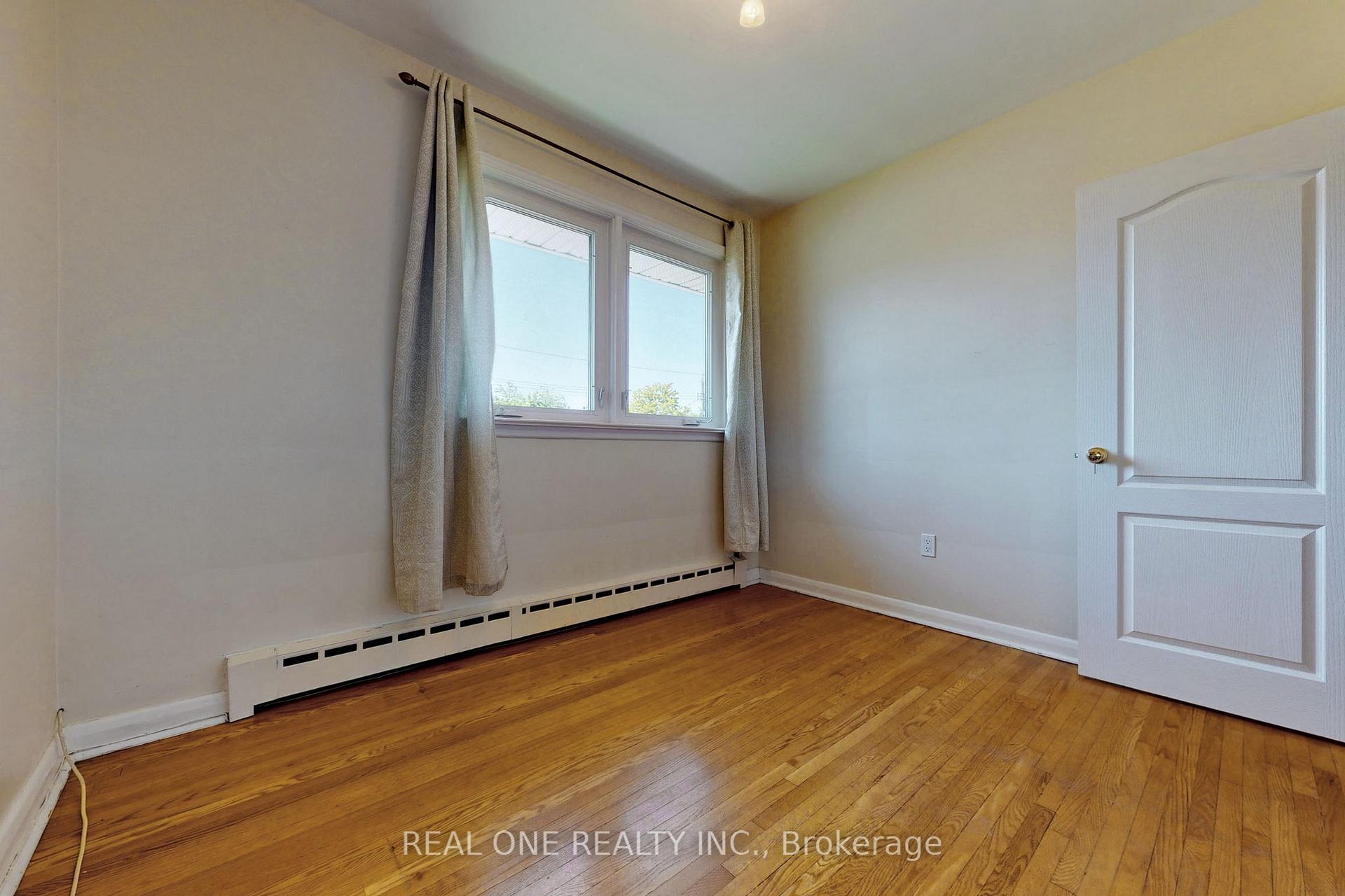 Photo 20 of 25 Beacham Crescent, Scarborough, Tam O'Shanter-Sullivan — HOMEH