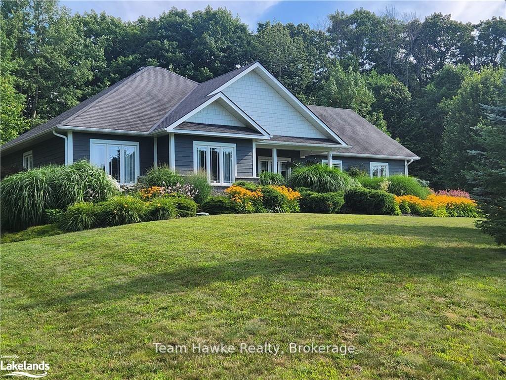 Photo 4 of 90 Windermere Circle, Tay, Rural Tay — HOMEH