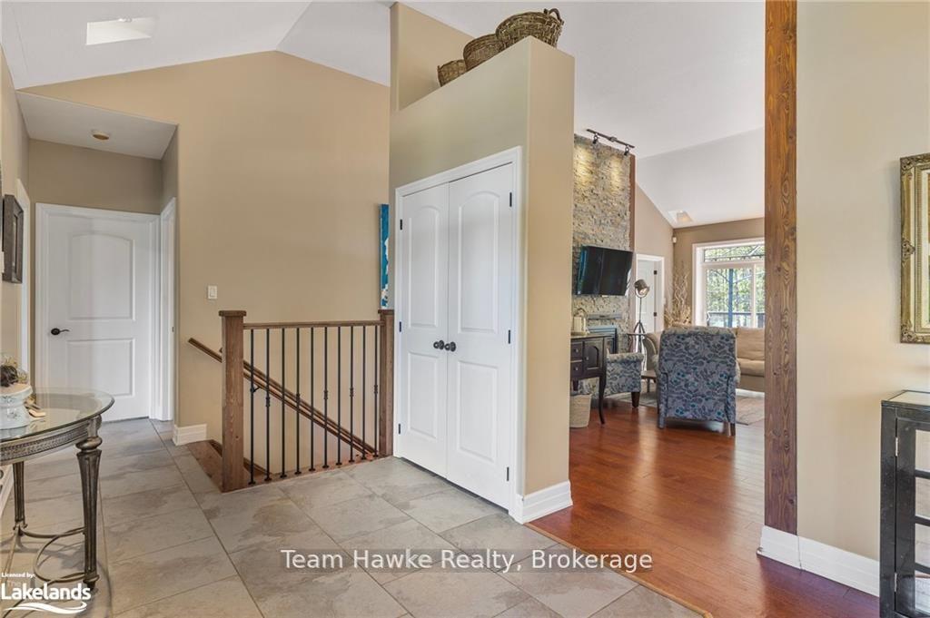 Photo 6 of 90 Windermere Circle, Tay, Rural Tay — HOMEH