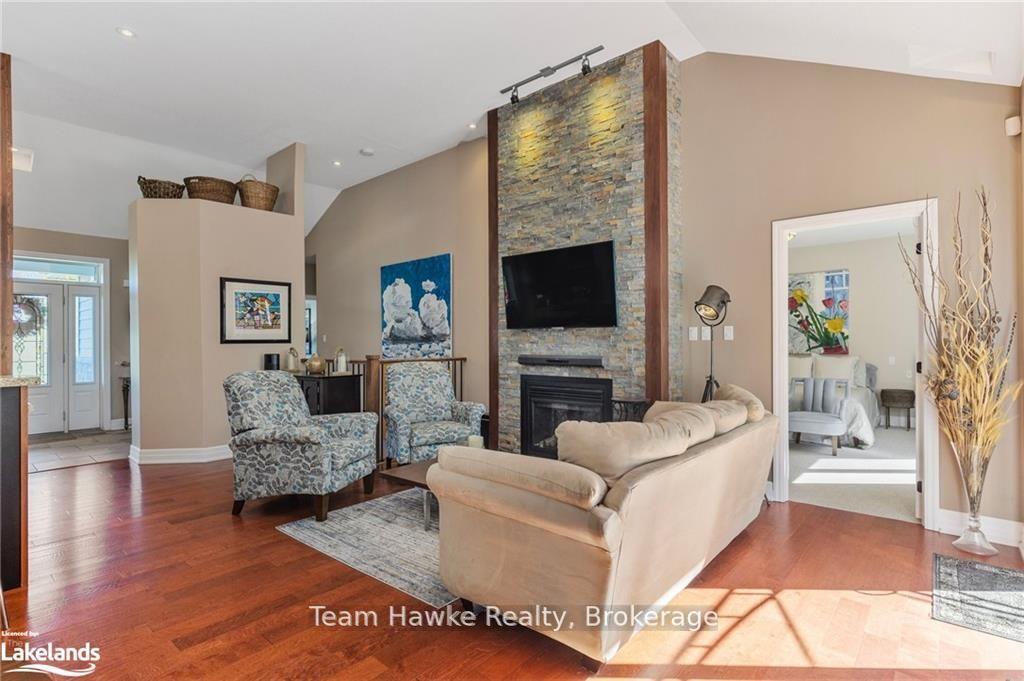 Photo 18 of 90 Windermere Circle, Tay, Rural Tay — HOMEH
