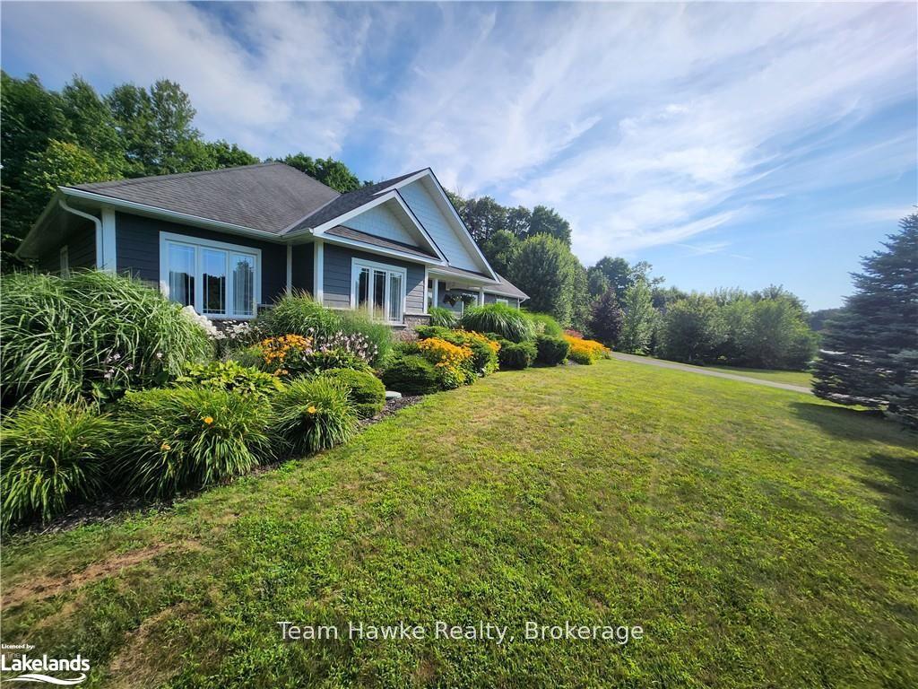 Photo 36 of 90 Windermere Circle, Tay, Rural Tay — HOMEH