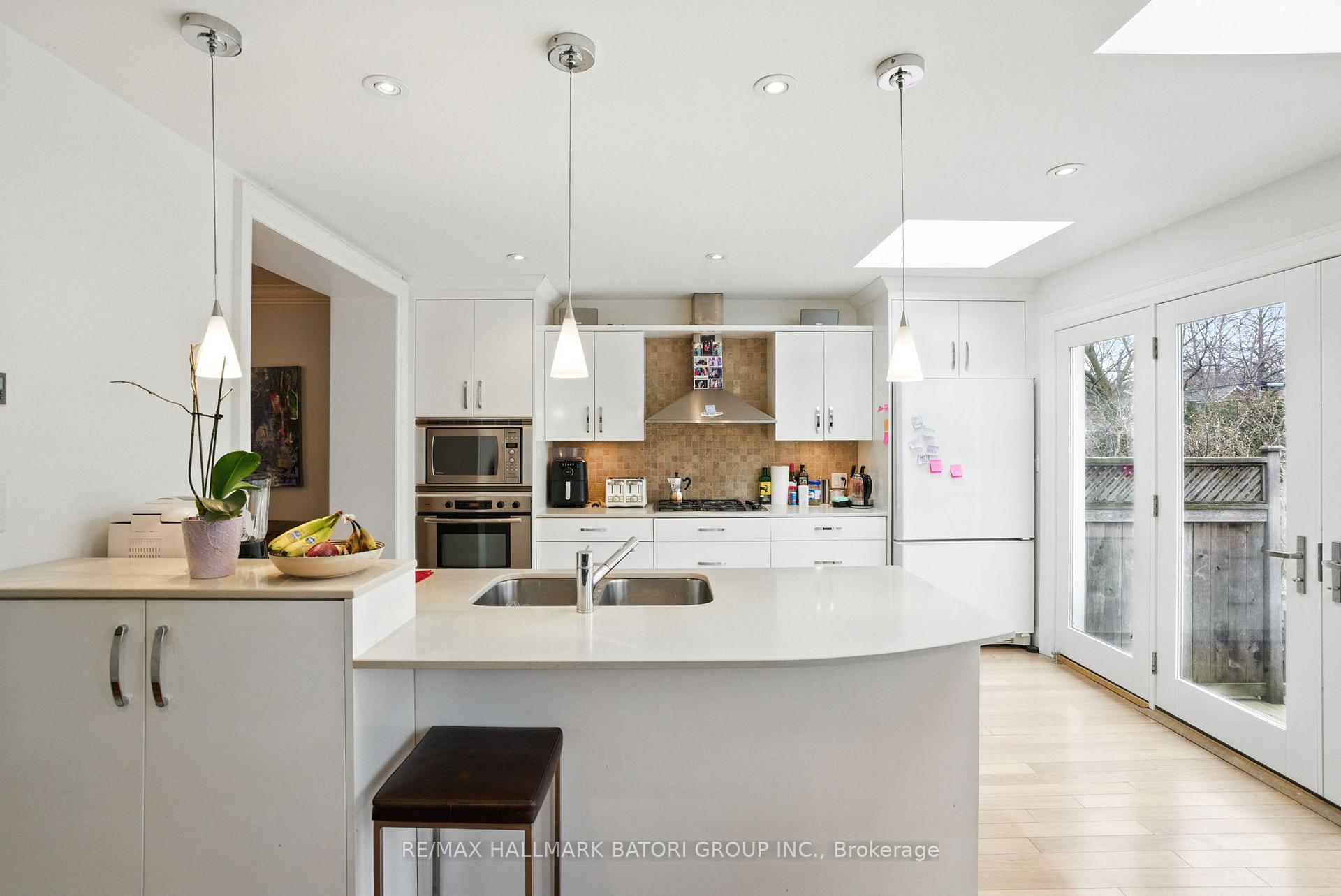Photo 10 of 236 Castlefield Avenue, Toronto, Yonge-Eglinton — HOMEH