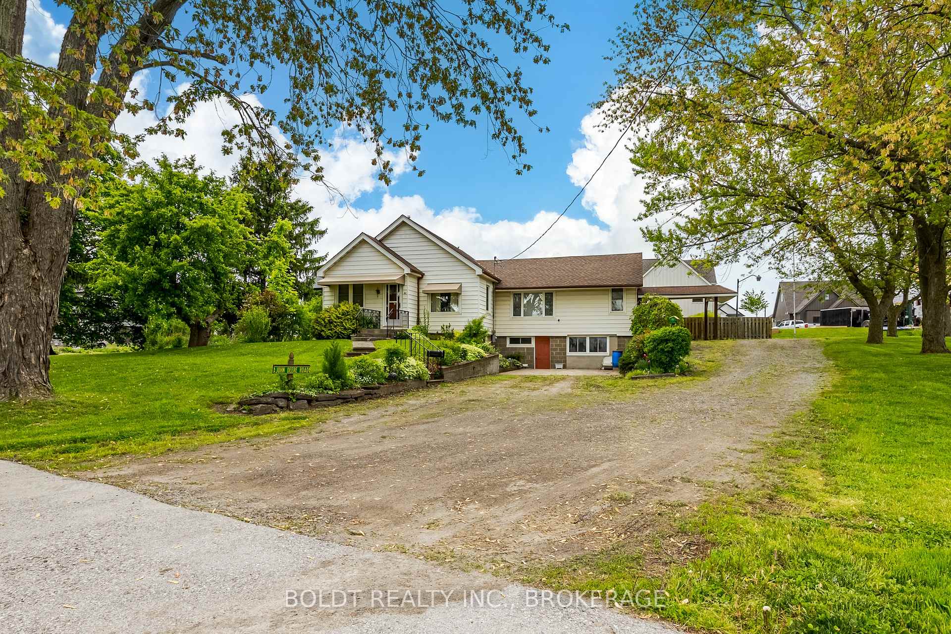 Front of 1828 Decew Road
