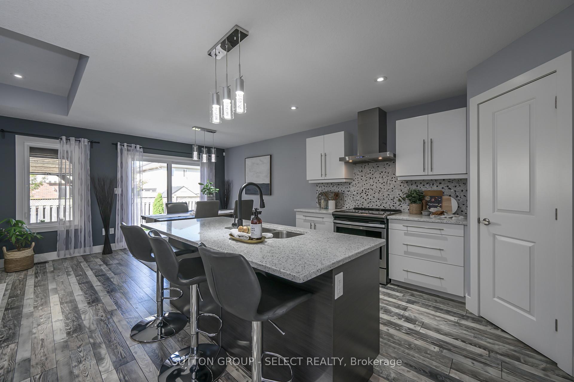 Photo 6 of Unit 17, 38 Elliott Trail, Thames Centre, Thorndale — HOMEH