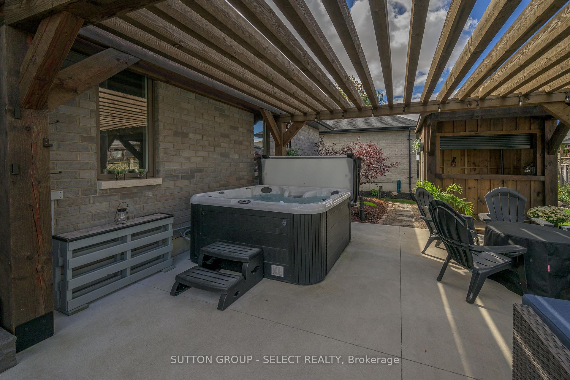 Photo 33 of Unit 17, 38 Elliott Trail, Thames Centre, Thorndale — HOMEH
