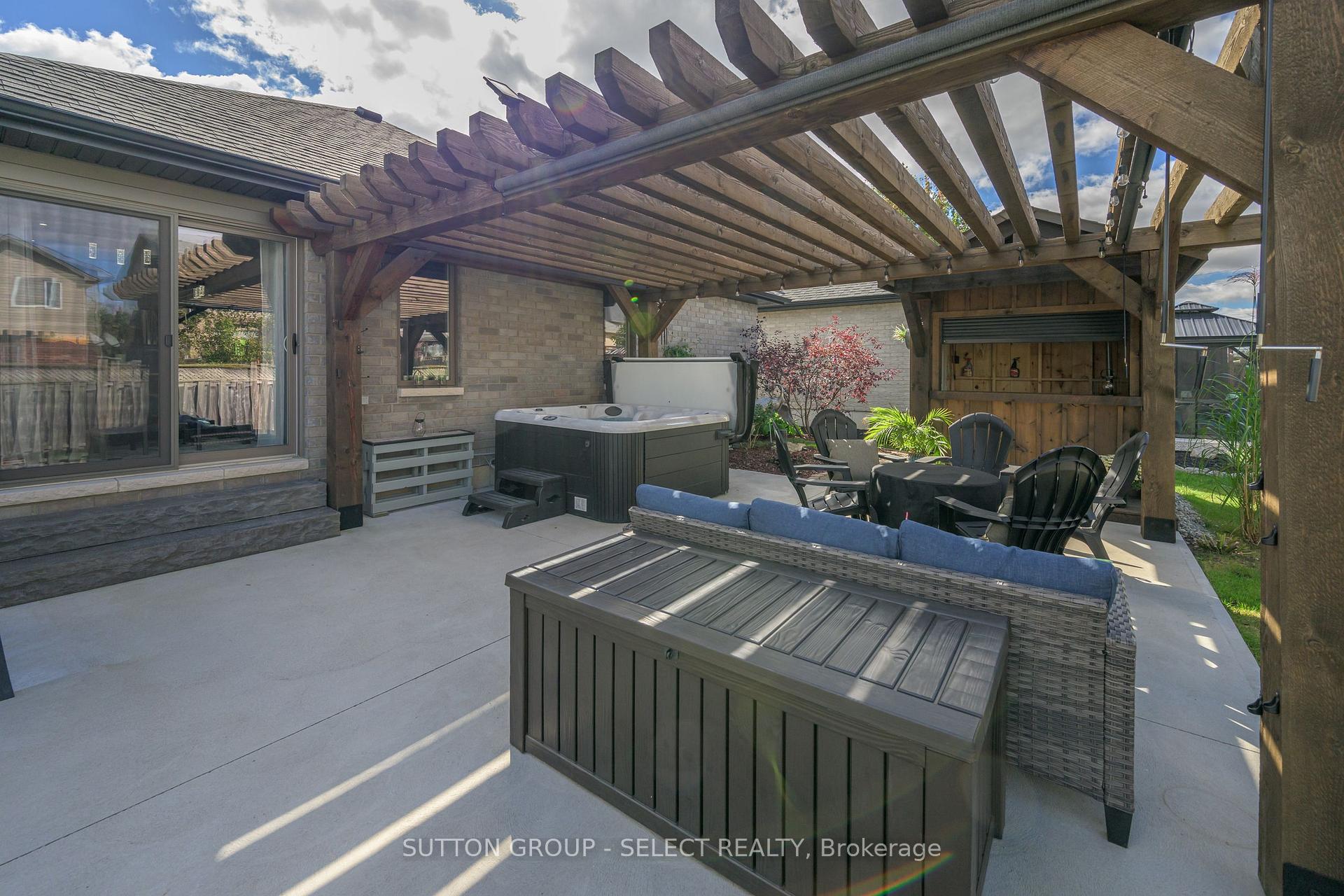 Photo 36 of Unit 17, 38 Elliott Trail, Thames Centre, Thorndale — HOMEH