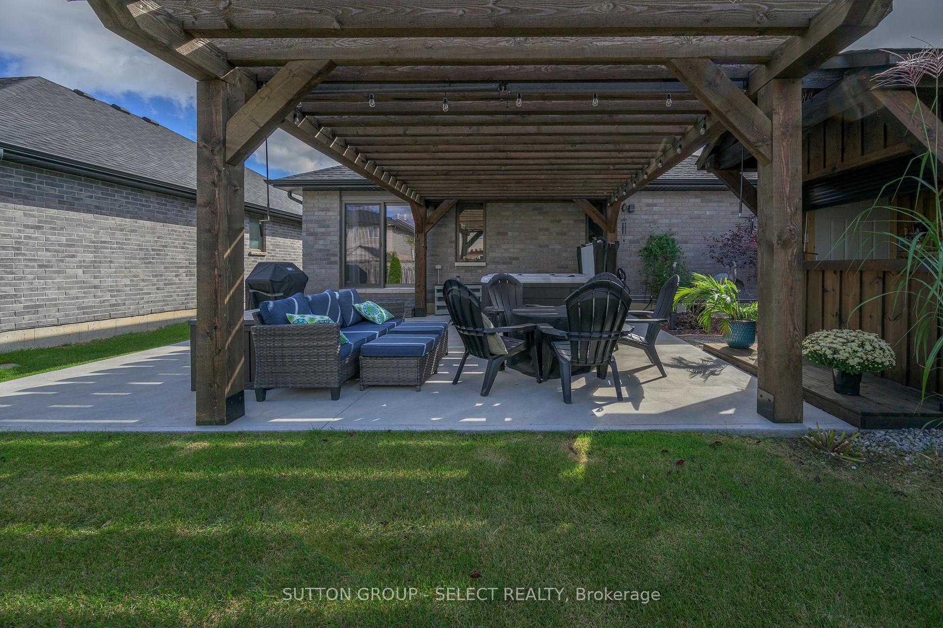 Photo 37 of Unit 17, 38 Elliott Trail, Thames Centre, Thorndale — HOMEH