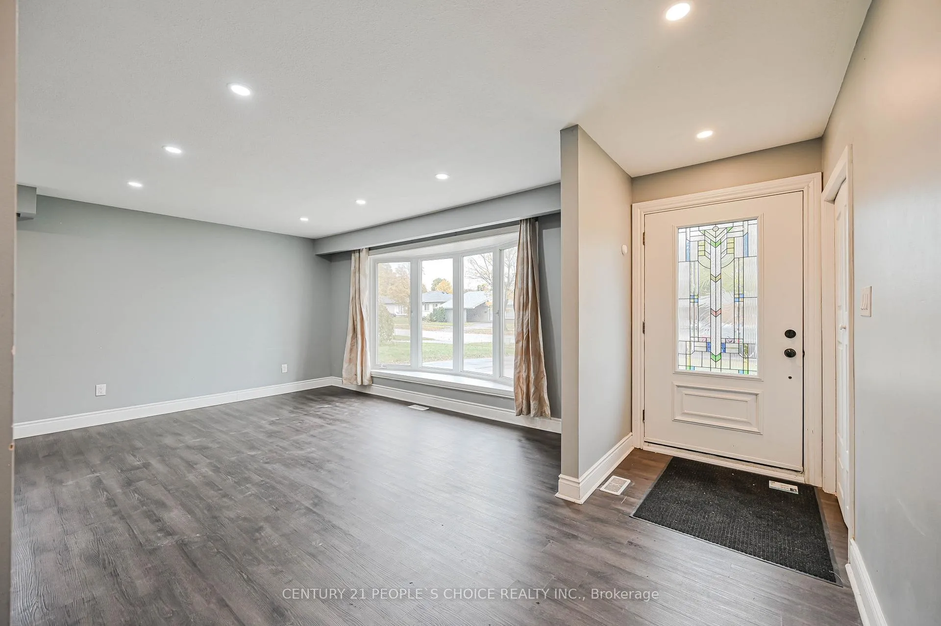 Photo 2 of 21 Cathedral Road, Brampton, Brampton East — HOMEH