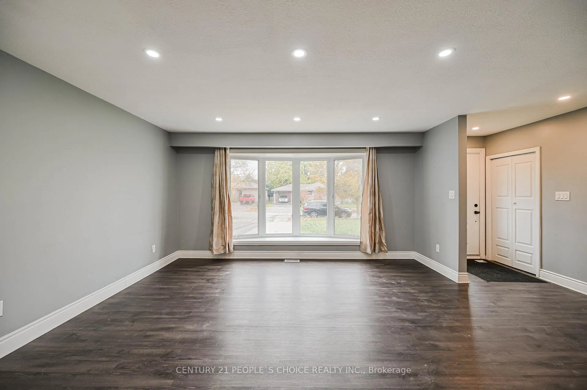 Photo 3 of 21 Cathedral Road, Brampton, Brampton East — HOMEH