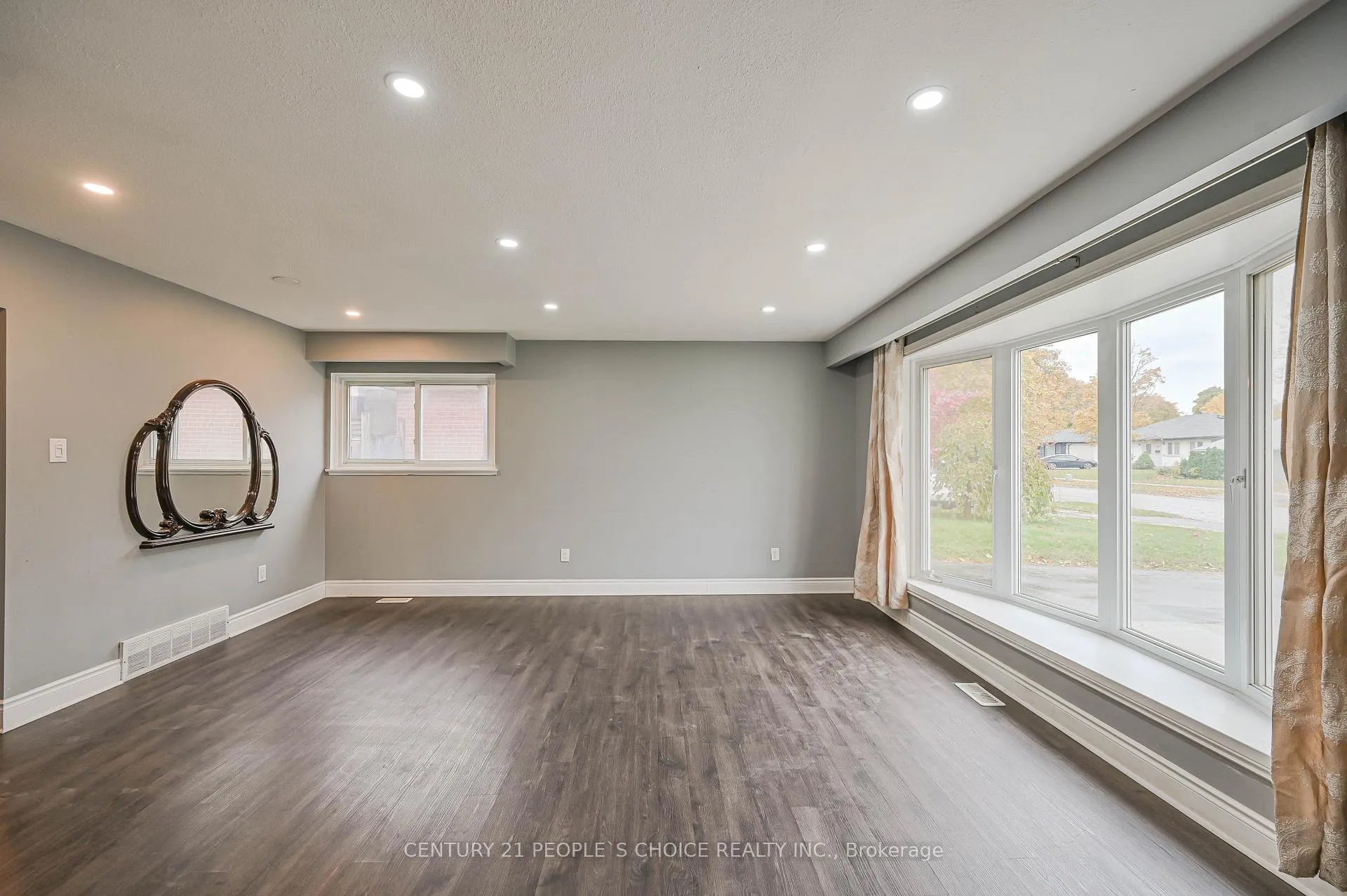 Photo 4 of 21 Cathedral Road, Brampton, Brampton East — HOMEH