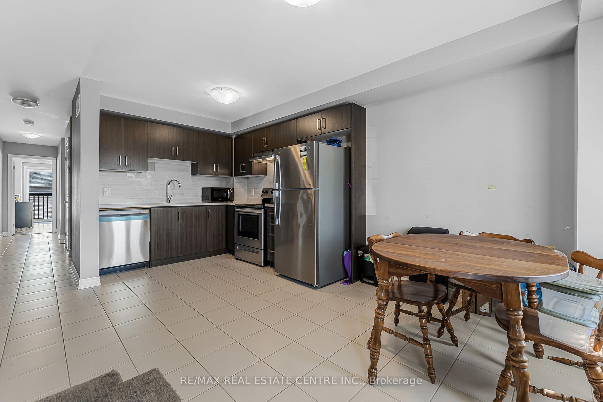 Photo 3 of 18 King Street, Thorold, Thorold Downtown — HOMEH