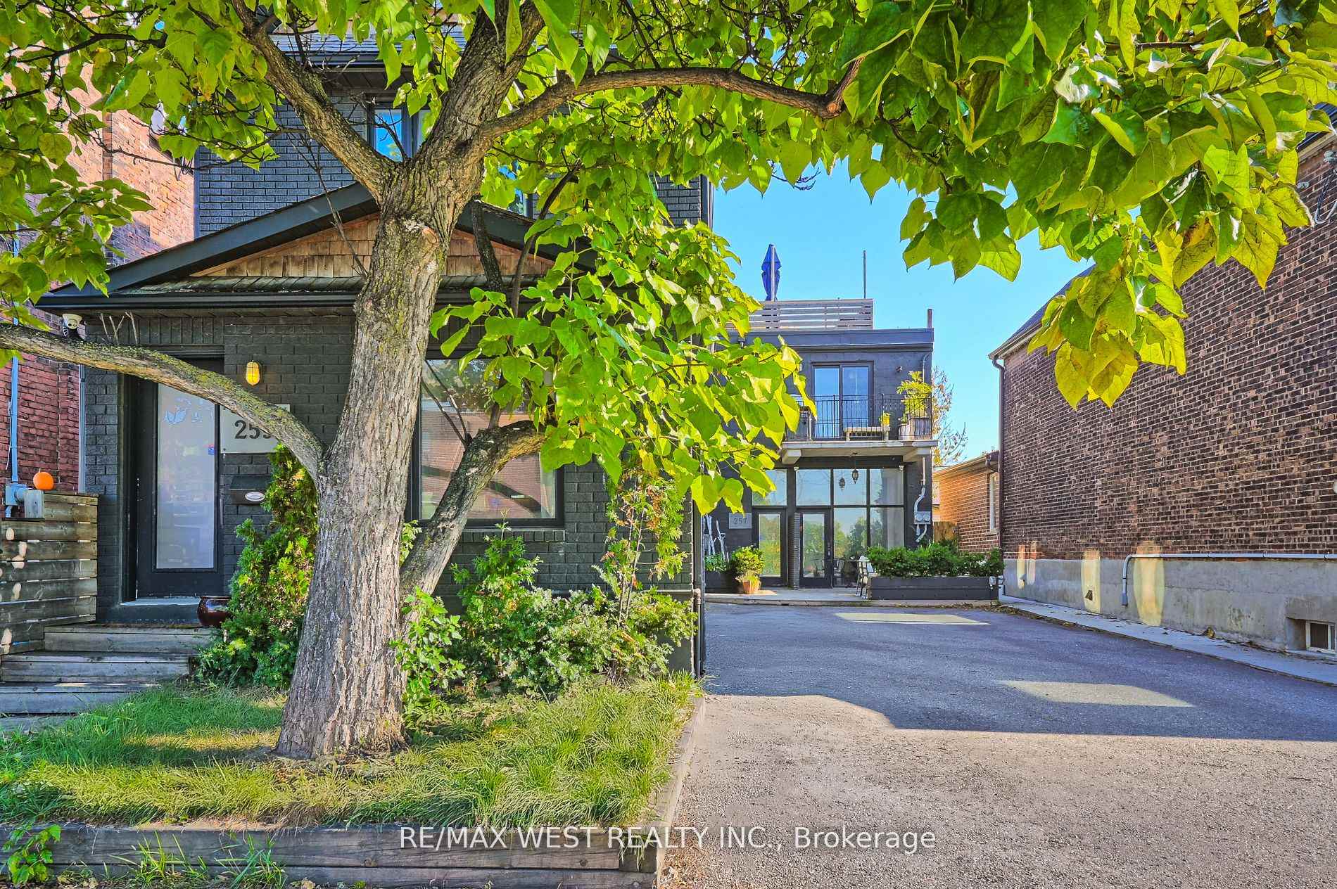 Front of 259 Oakwood Avenue