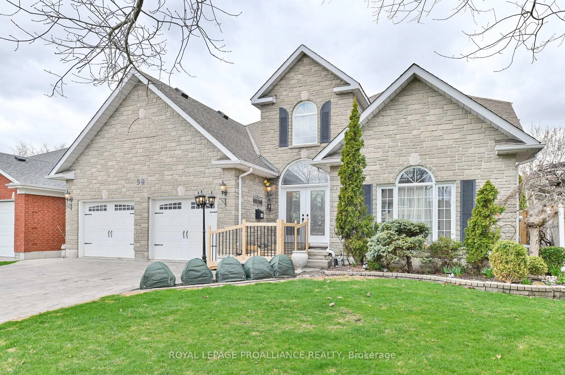 Photo 3 of 39 Grosvenor Drive, Belleville, Belleville Ward — HOMEH