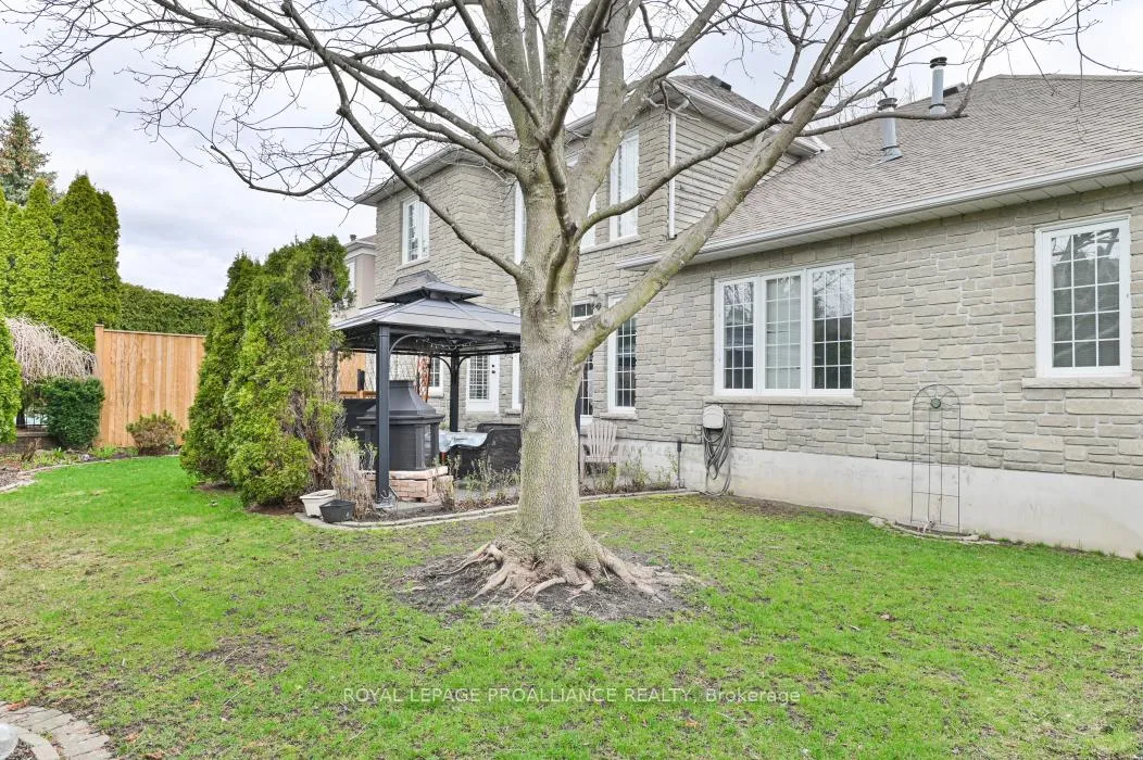 Photo 35 of 39 Grosvenor Drive, Belleville, Belleville Ward — HOMEH