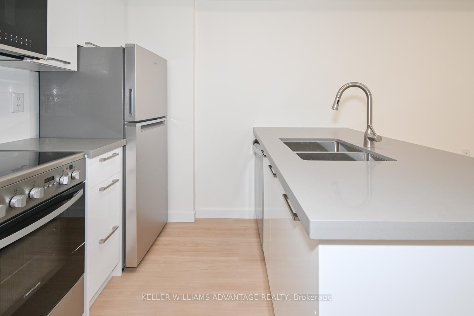 Front of Unit Lower, 113 Woodbine Avenue