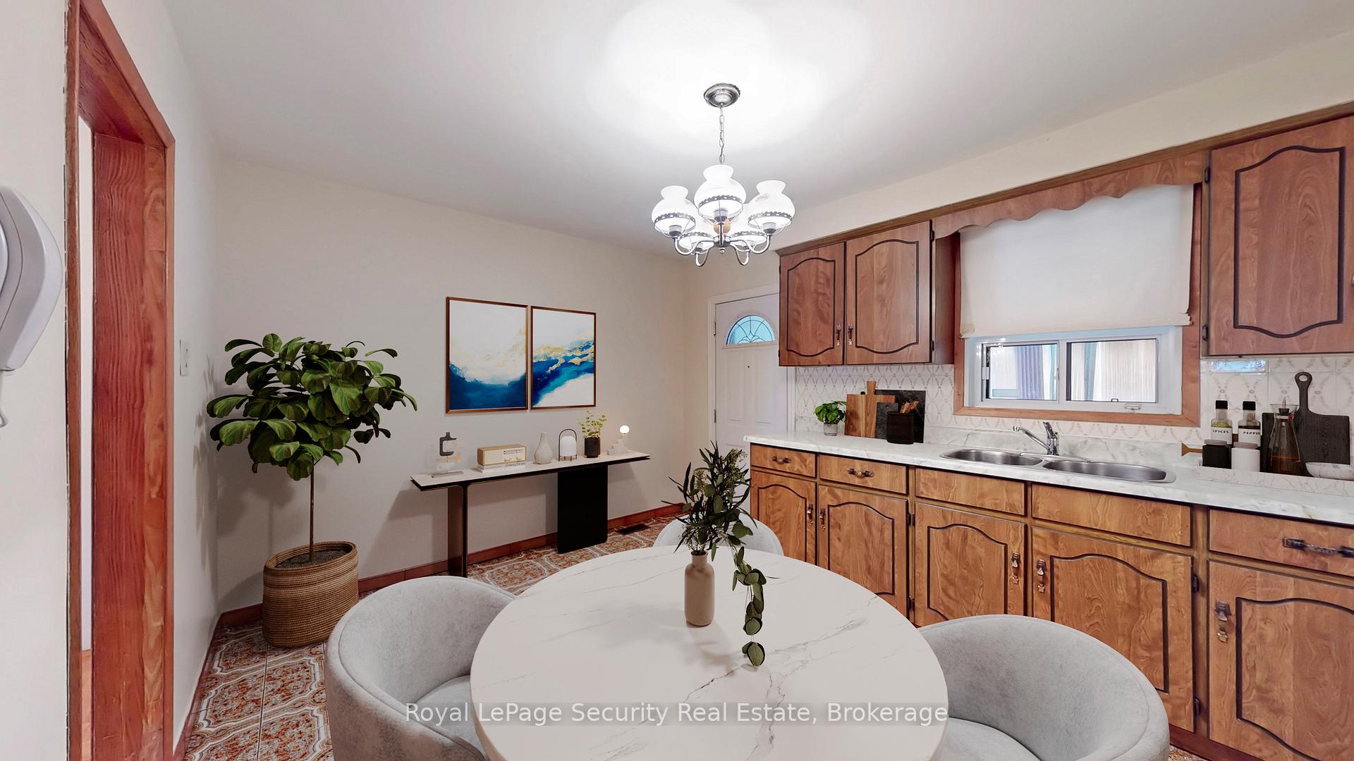 Photo 13 of 112 Gloucester Grove, Toronto, Oakwood Village — HOMEH