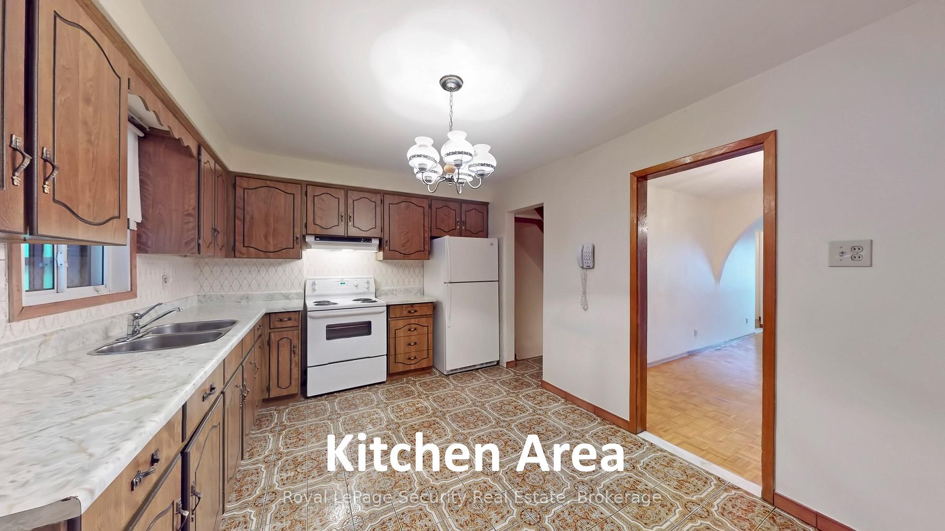 Photo 14 of 112 Gloucester Grove, Toronto, Oakwood Village — HOMEH