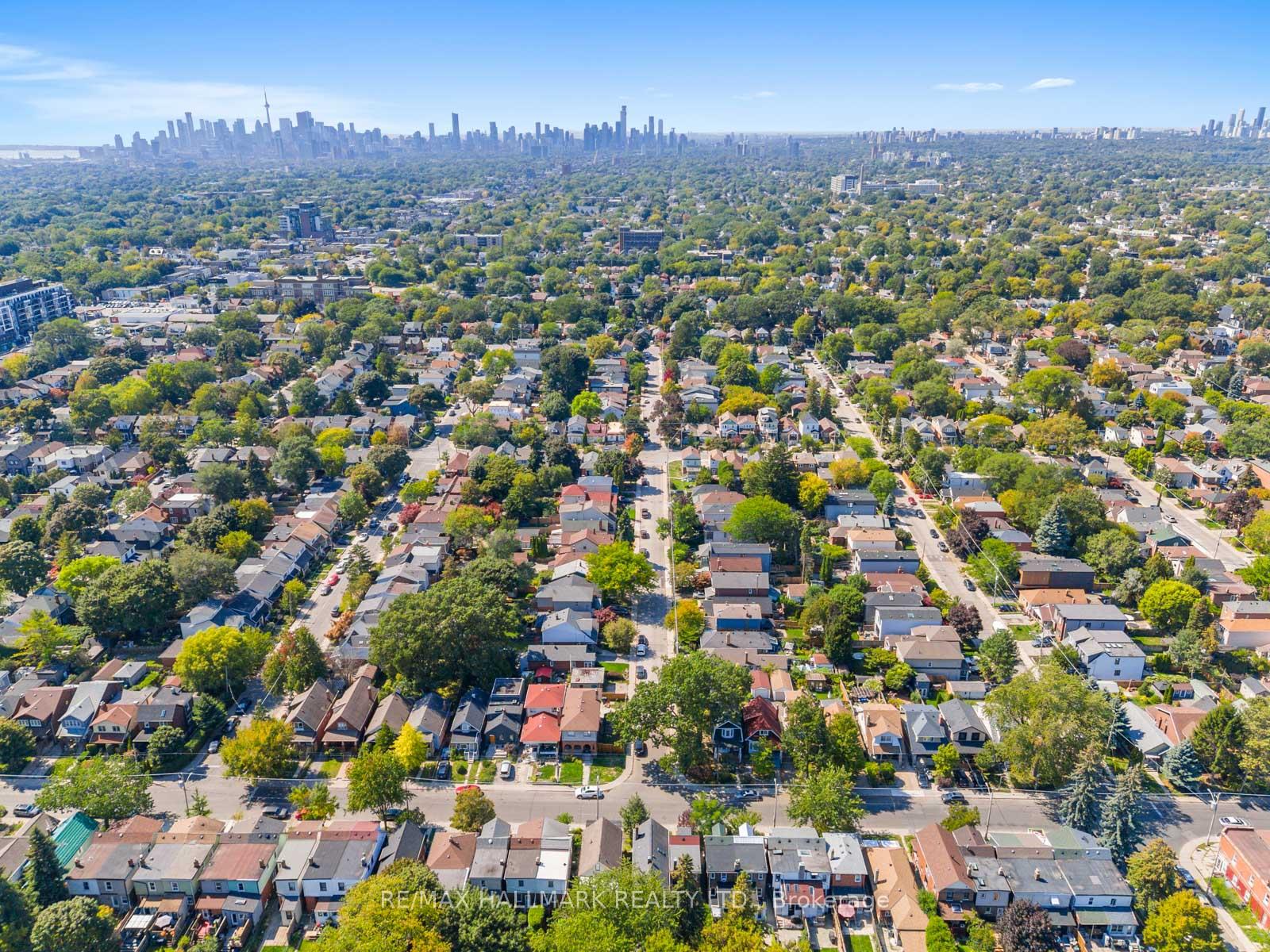 Photo 42 of 101 Chisholm Avenue, Toronto, Woodbine-Lumsden — HOMEH
