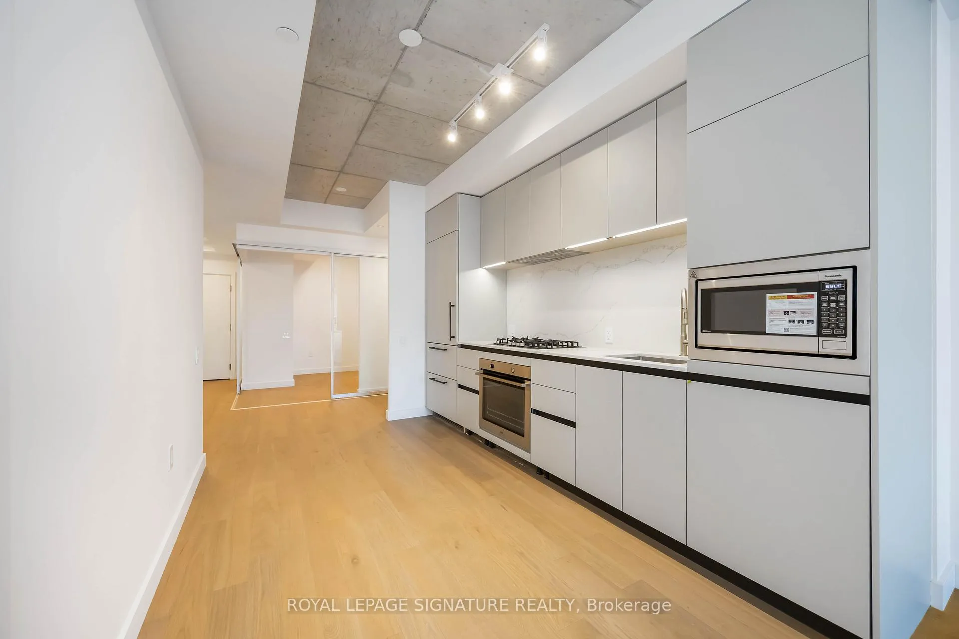 Photo 6 of Unit 420, 1720 Bayview Avenue, Toronto, Mount Pleasant East — HOMEH