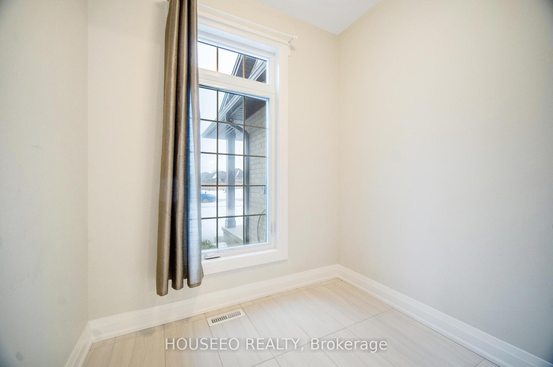 Photo 18 of 2199 Lockwood Crescent, Strathroy-Caradoc, Rural Strathroy-Caradoc — HOMEH