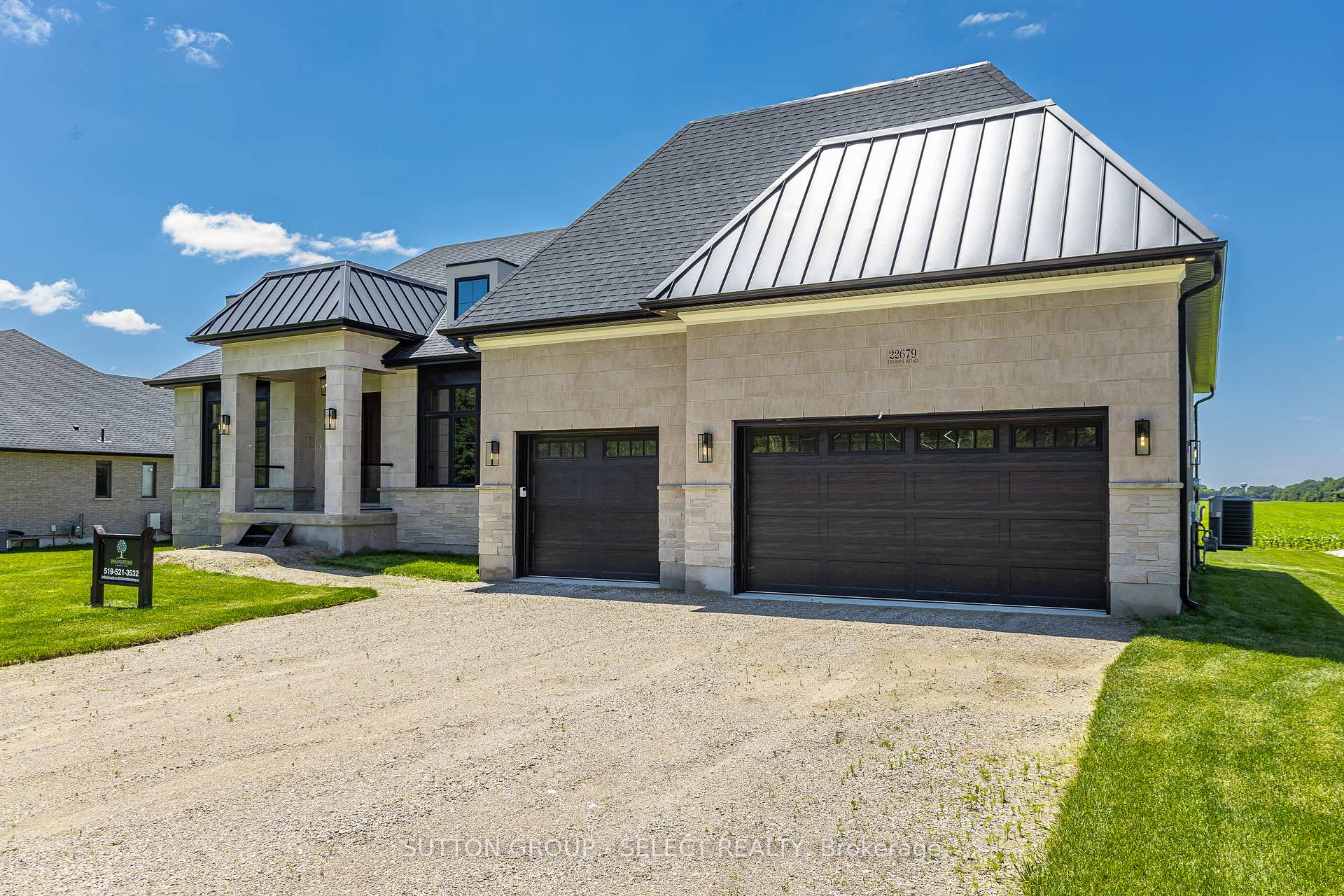 Photo 2 of 22679 Troops Road, Strathroy-Caradoc, Rural Strathroy-Caradoc — HOMEH