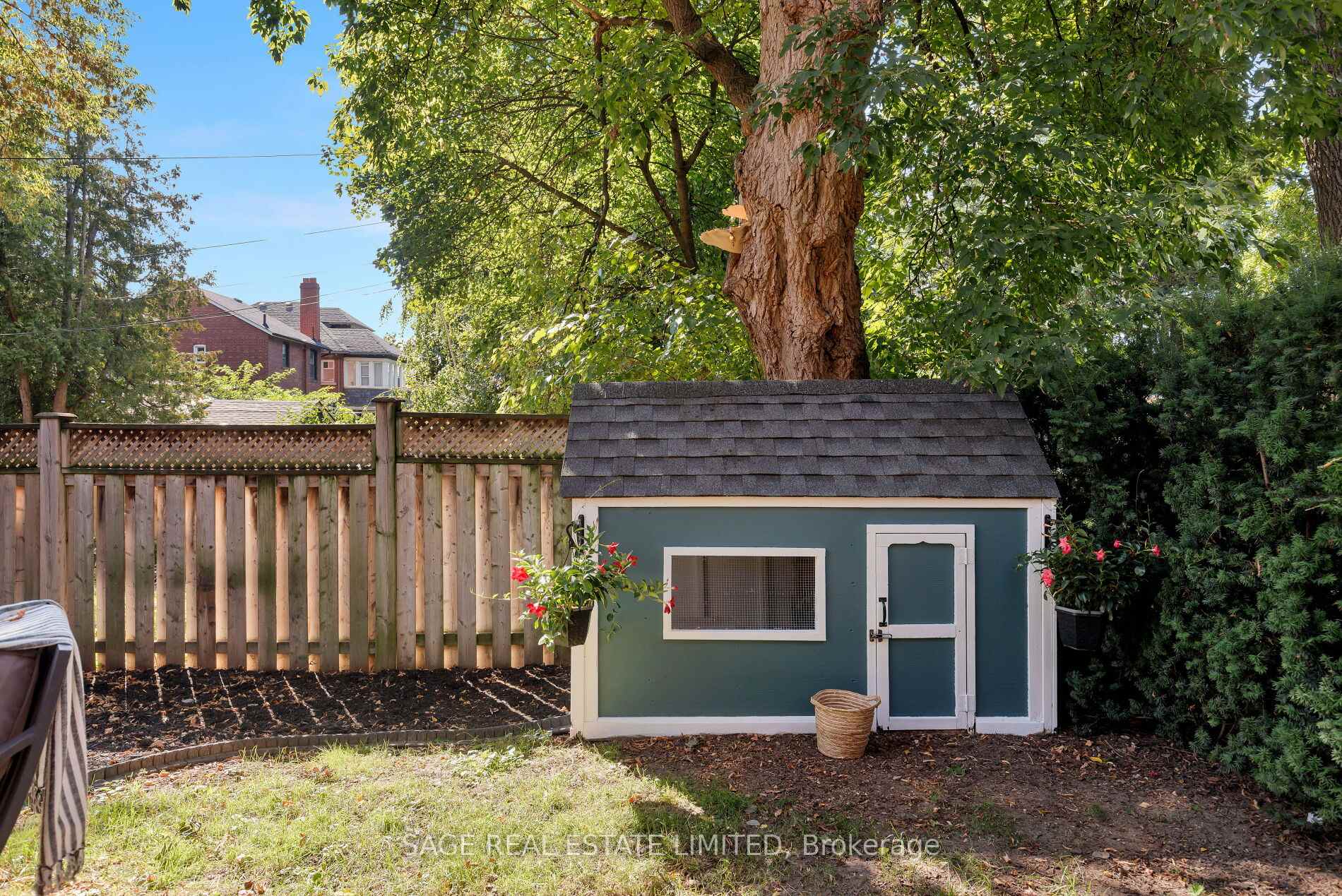 Photo 13 of 53E Dentonia Park Avenue, Toronto, Crescent Town — HOMEH