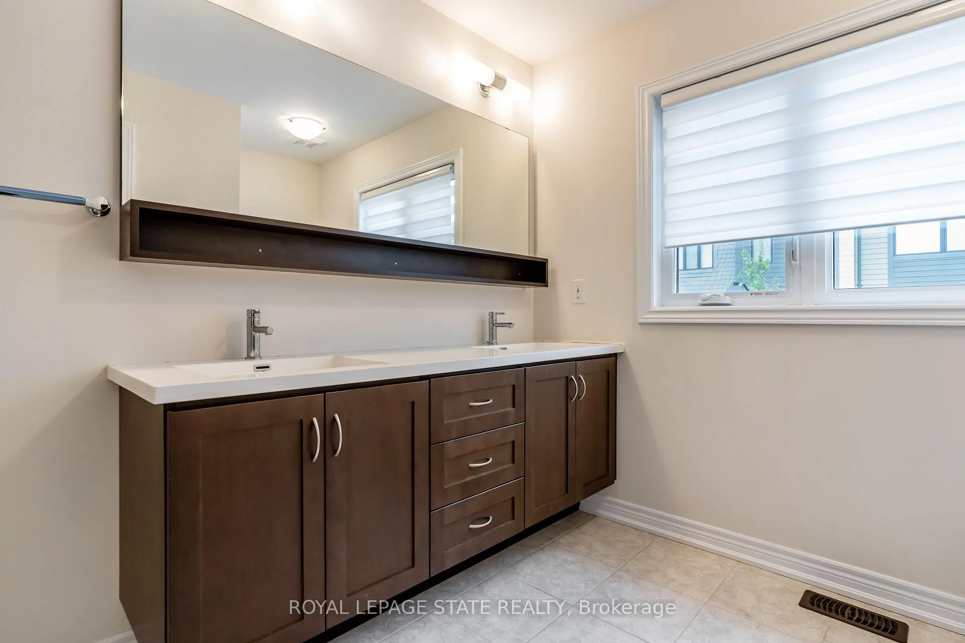 Photo 14 of 27 Waterview Lane, Grimsby, Grimsby Beach — HOMEH