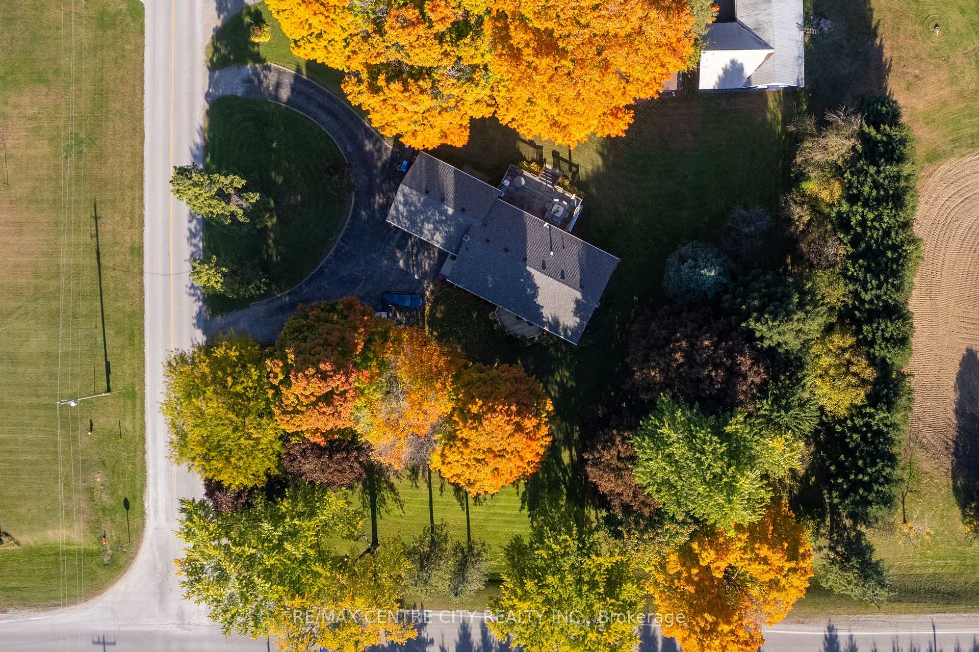 Photo 2 of 7907 Walkers Drive, Strathroy-Caradoc, Rural Strathroy-Caradoc — HOMEH