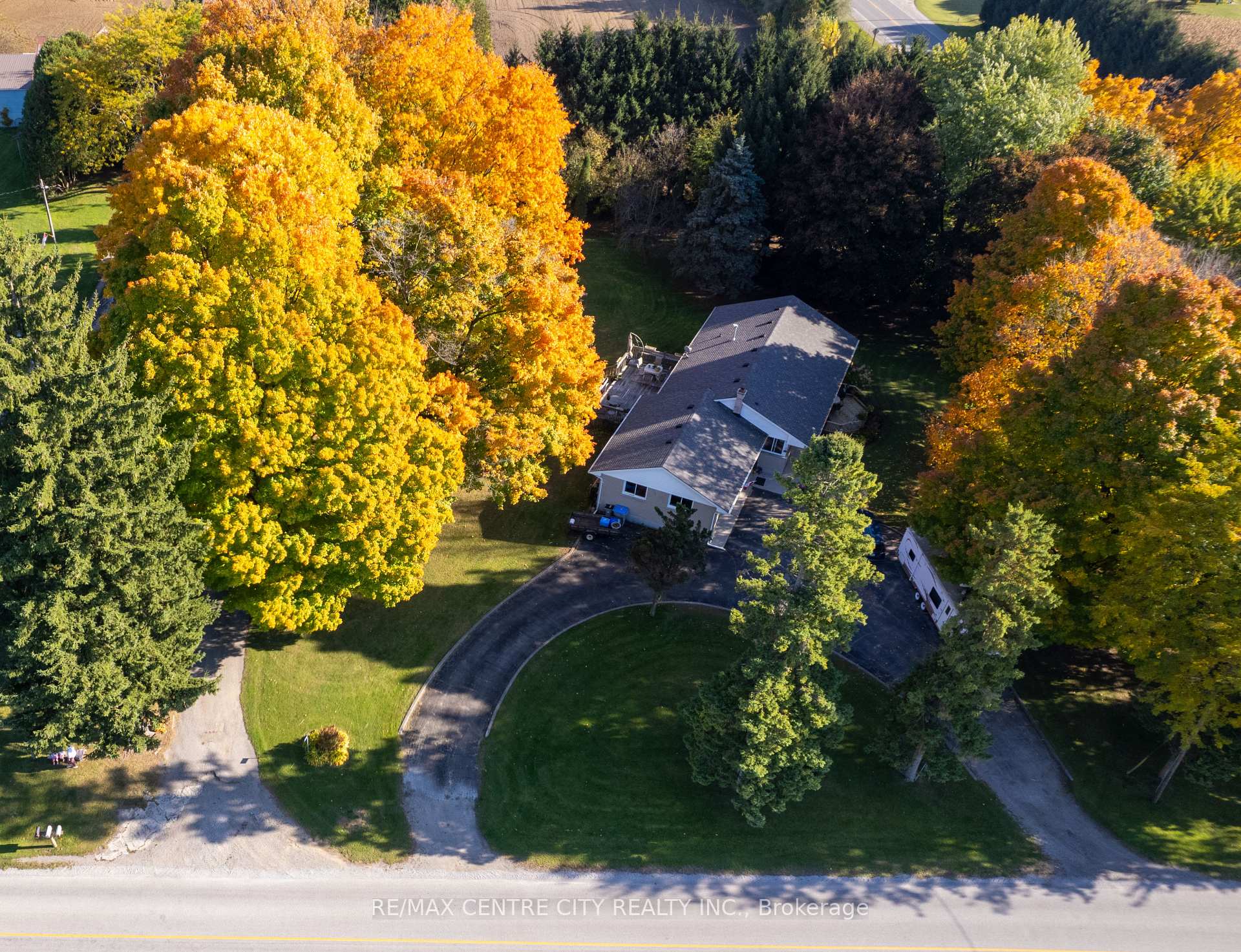 Photo 4 of 7907 Walkers Drive, Strathroy-Caradoc, Rural Strathroy-Caradoc — HOMEH