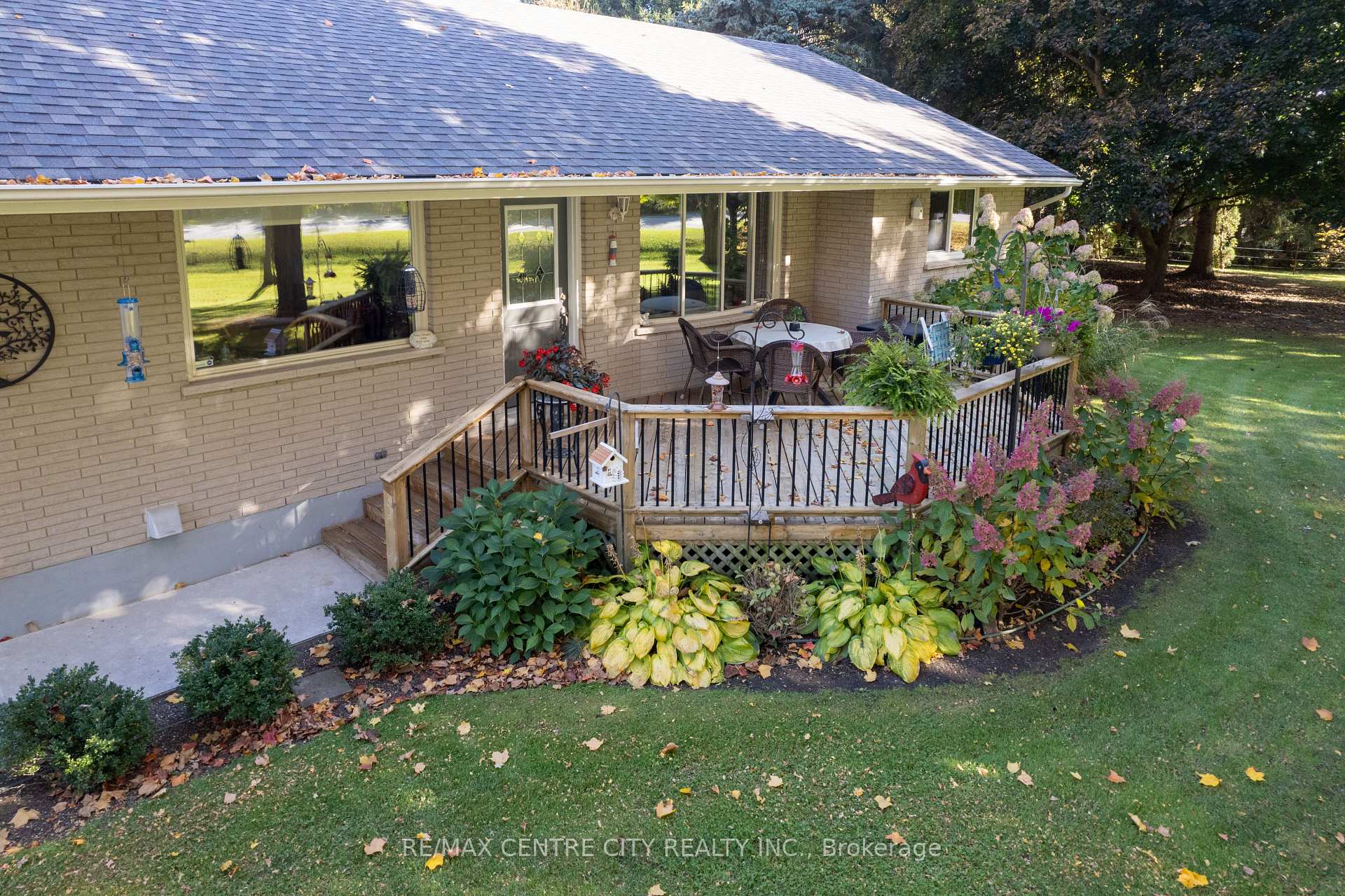 Photo 6 of 7907 Walkers Drive, Strathroy-Caradoc, Rural Strathroy-Caradoc — HOMEH