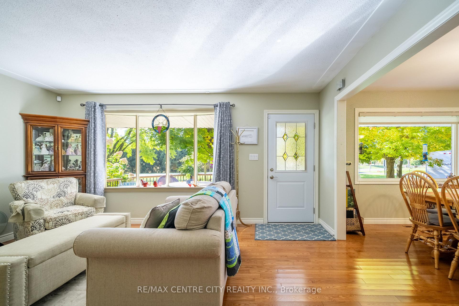 Photo 7 of 7907 Walkers Drive, Strathroy-Caradoc, Rural Strathroy-Caradoc — HOMEH