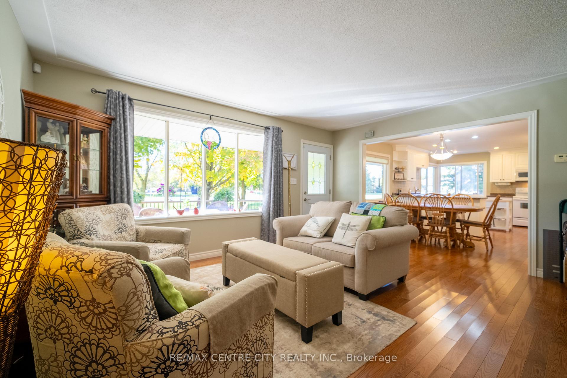 Photo 8 of 7907 Walkers Drive, Strathroy-Caradoc, Rural Strathroy-Caradoc — HOMEH