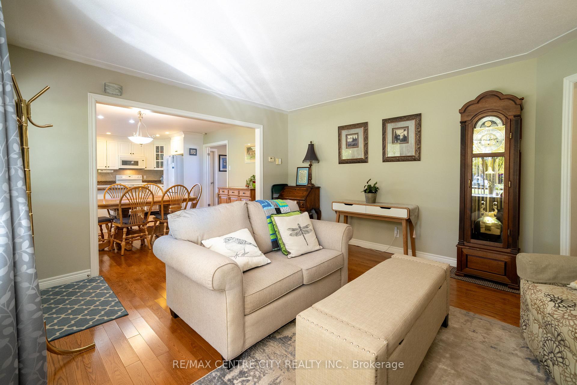 Photo 9 of 7907 Walkers Drive, Strathroy-Caradoc, Rural Strathroy-Caradoc — HOMEH