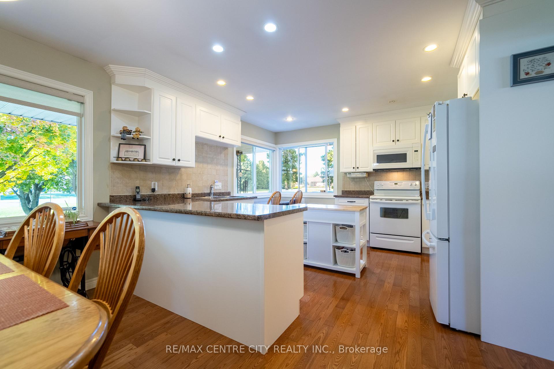 Photo 13 of 7907 Walkers Drive, Strathroy-Caradoc, Rural Strathroy-Caradoc — HOMEH