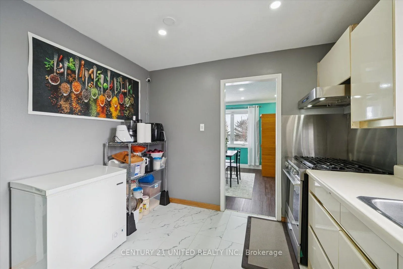 Photo 13 of 939 Dainard Drive, Peterborough, Monaghan Ward 2 — HOMEH