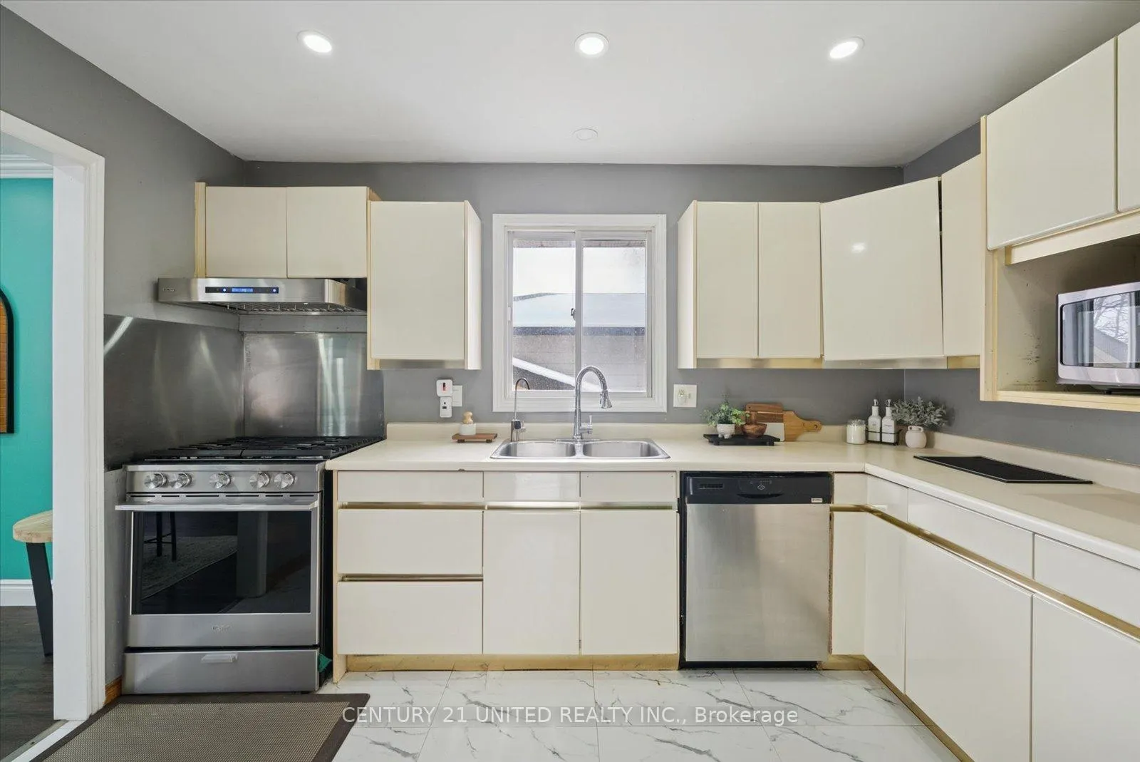 Photo 14 of 939 Dainard Drive, Peterborough, Monaghan Ward 2 — HOMEH