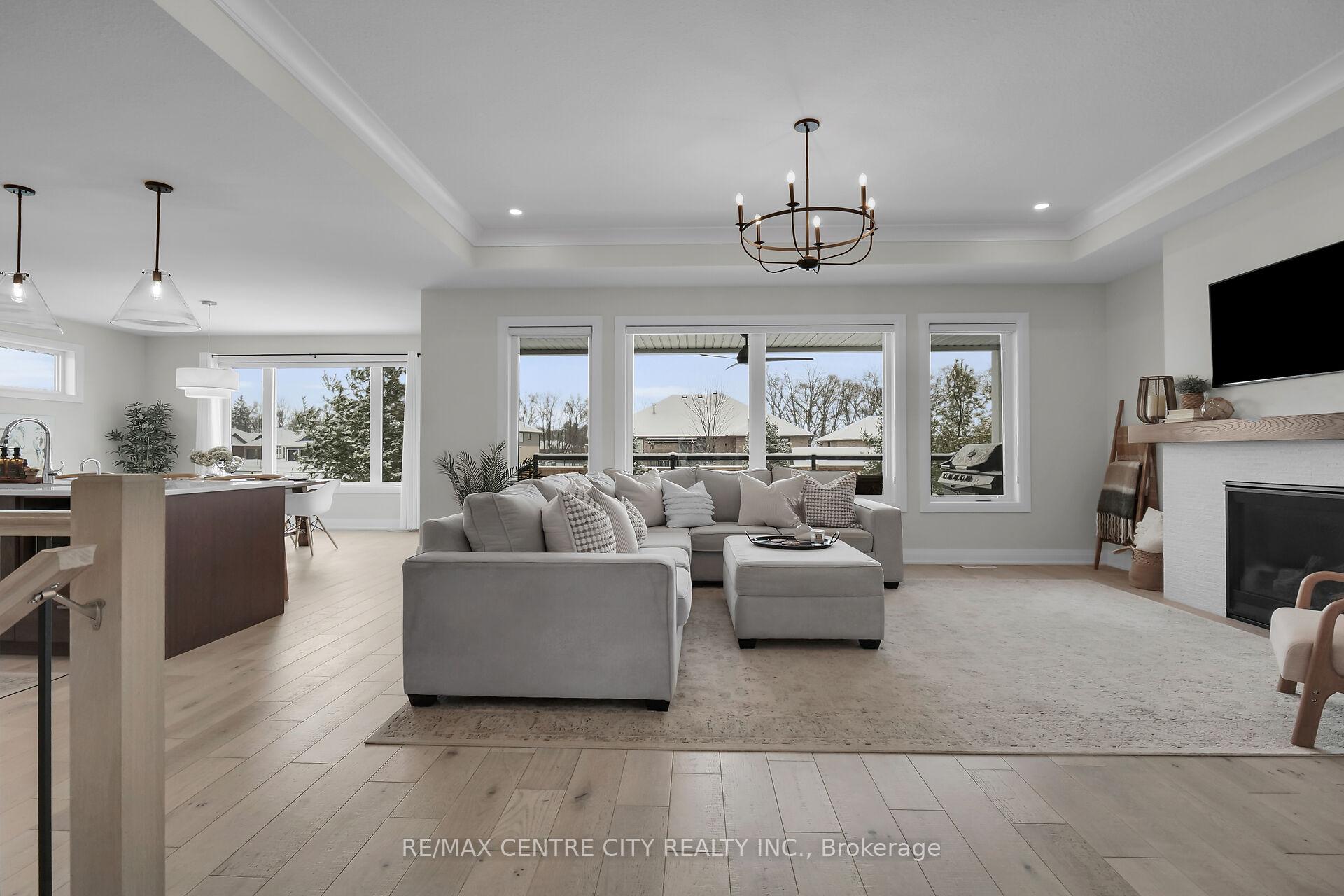 Photo 6 of 2068 Lockwood Crescent, Strathroy-Caradoc, Rural Strathroy-Caradoc — HOMEH