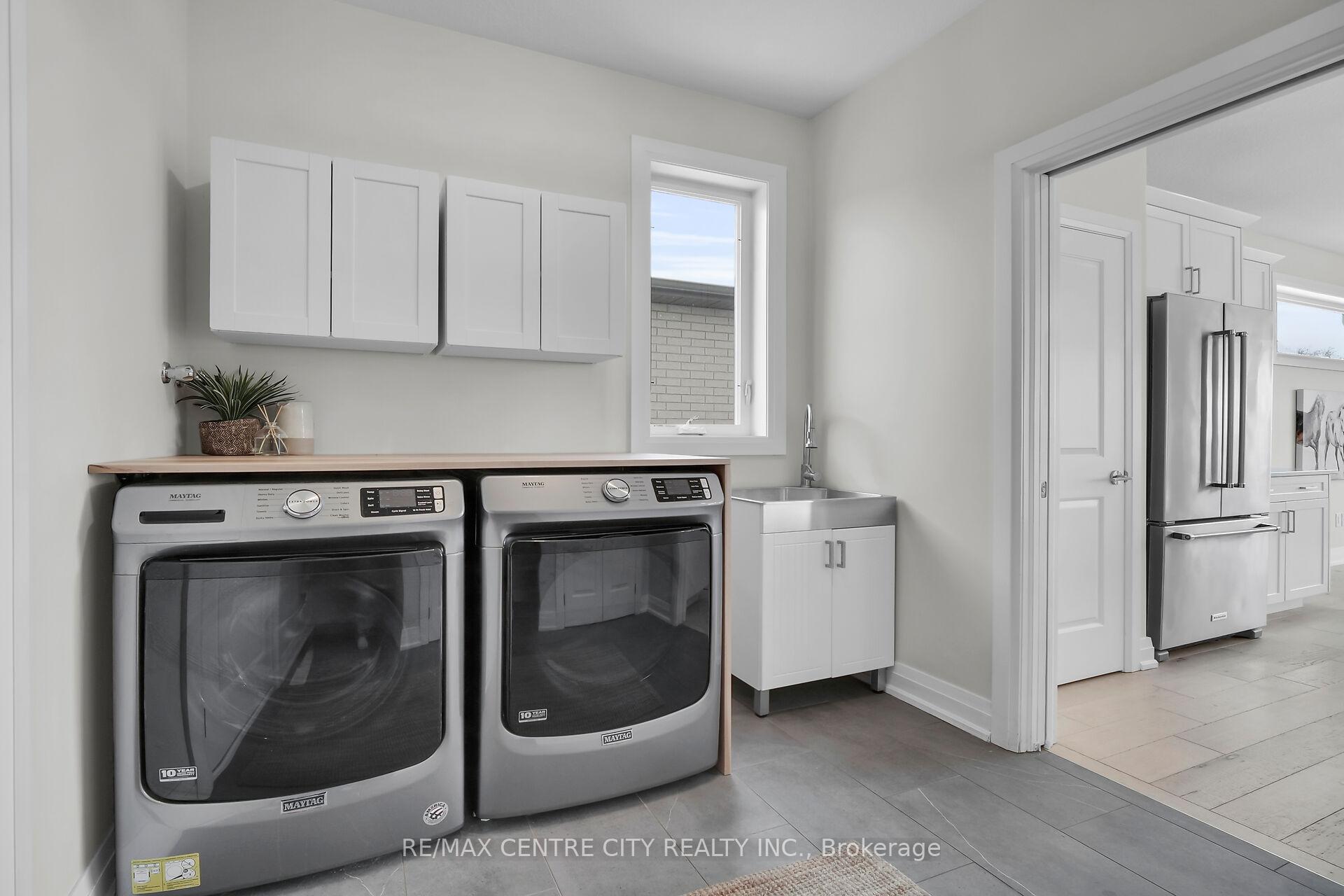 Photo 14 of 2068 Lockwood Crescent, Strathroy-Caradoc, Rural Strathroy-Caradoc — HOMEH