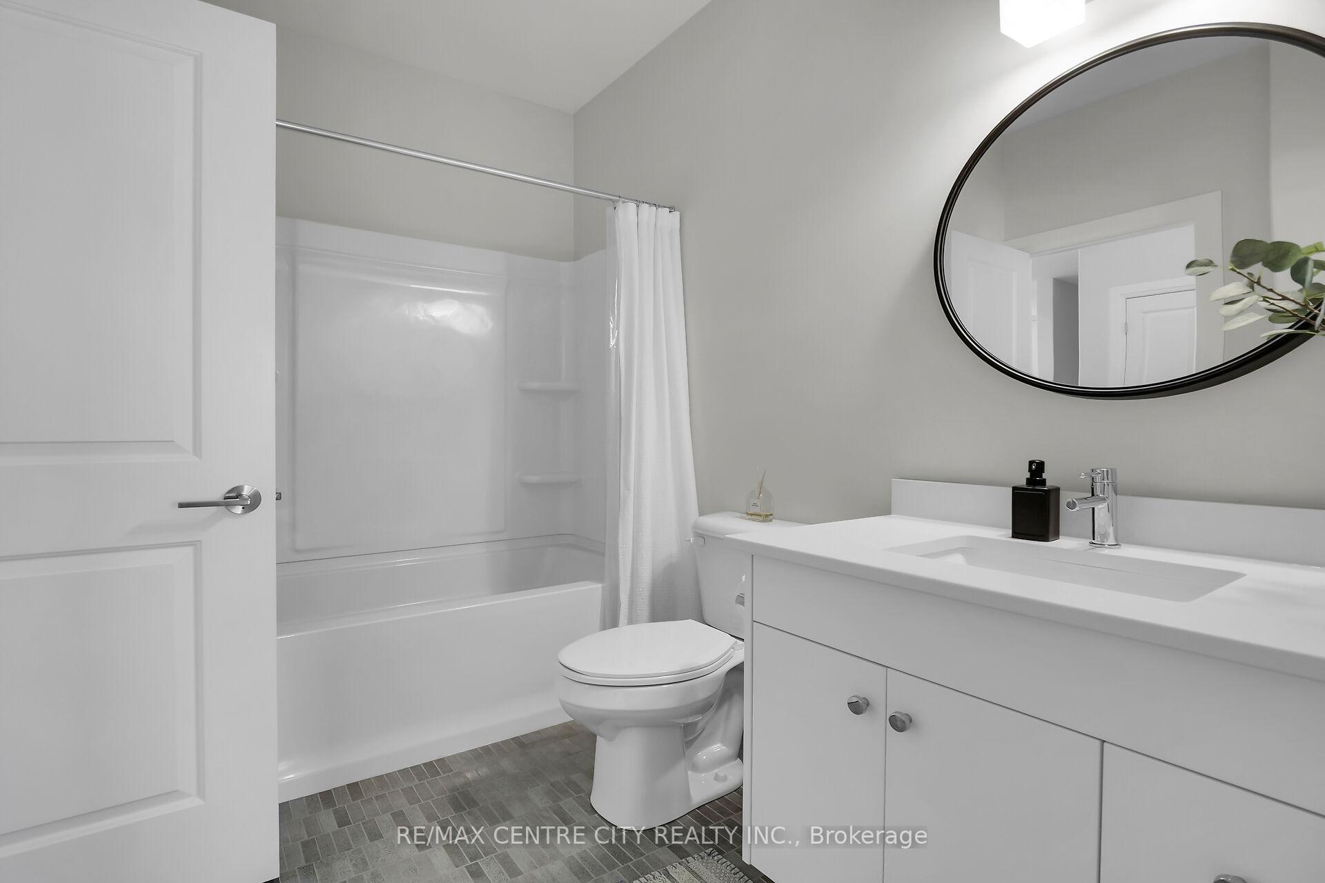 Photo 25 of 2068 Lockwood Crescent, Strathroy-Caradoc, Rural Strathroy-Caradoc — HOMEH