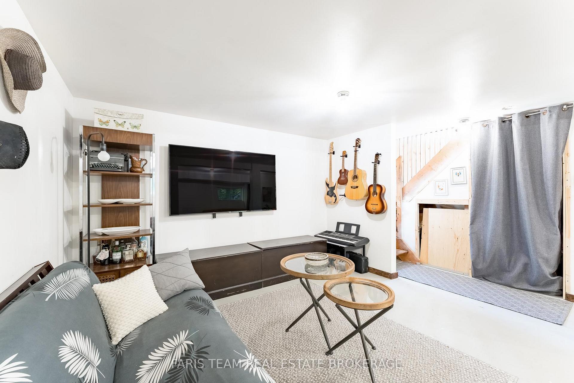 Photo 22 of 43 Manitou Crescent, Tiny, Rural Tiny — HOMEH