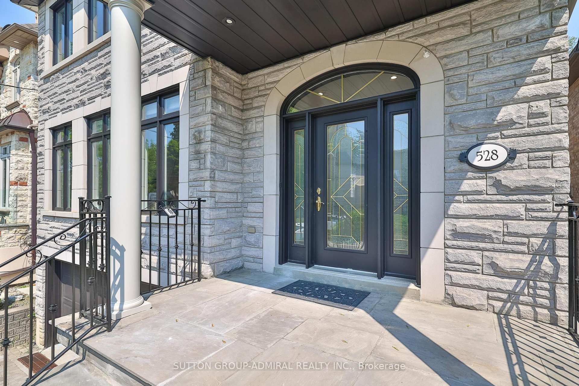 Photo 2 of 528 Douglas Avenue, Toronto, Bedford Park-Nortown — HOMEH