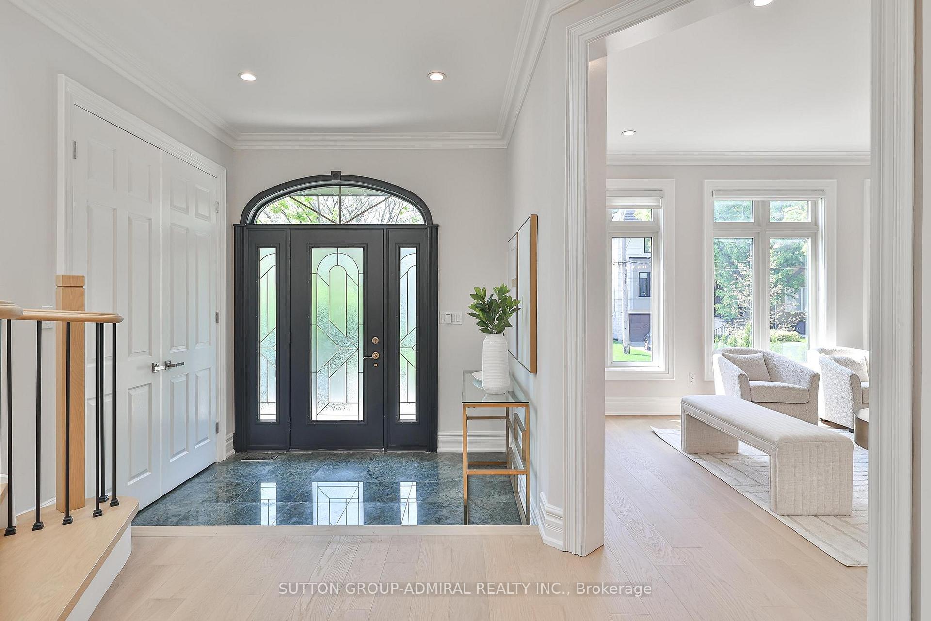 Photo 3 of 528 Douglas Avenue, Toronto, Bedford Park-Nortown — HOMEH