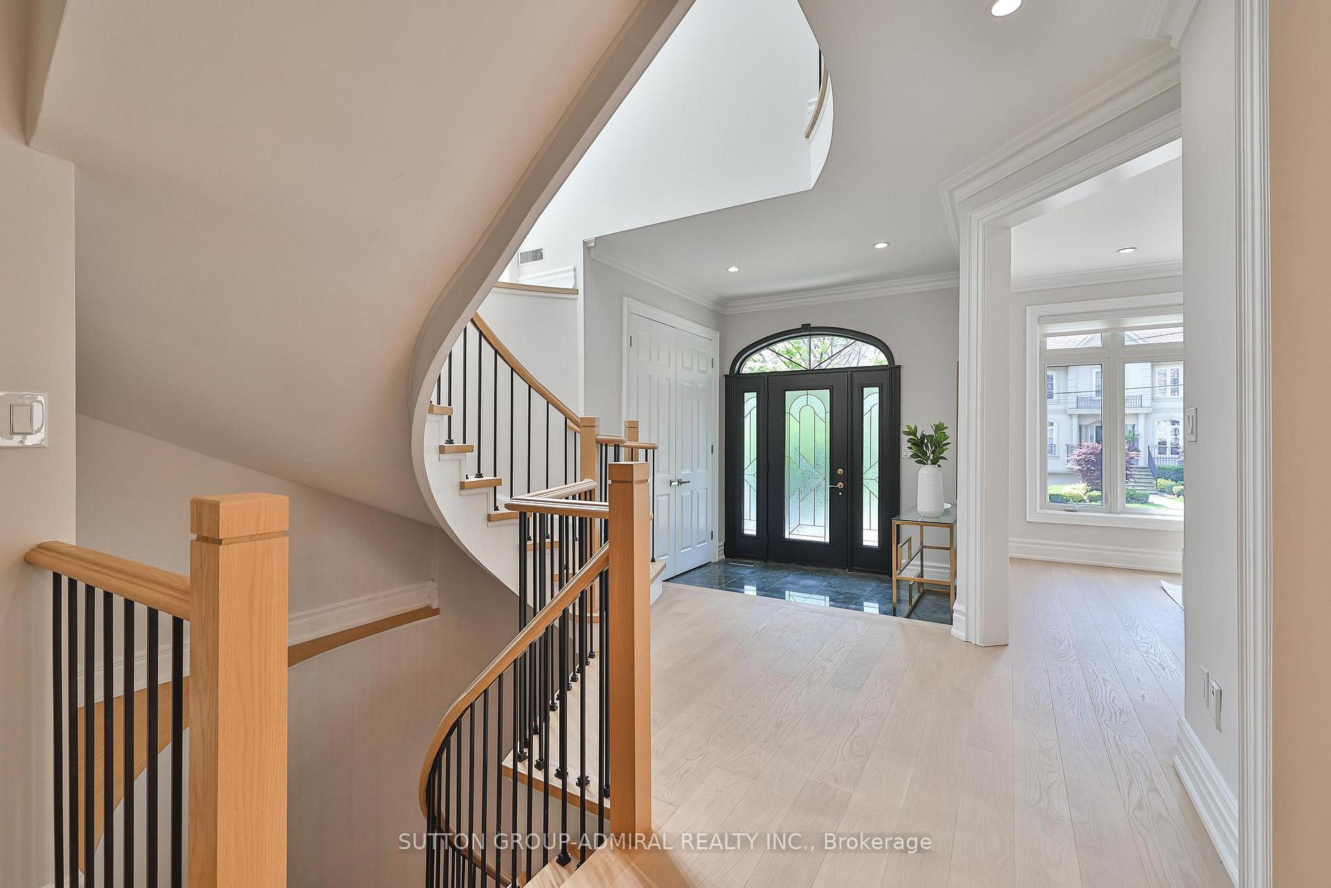 Photo 4 of 528 Douglas Avenue, Toronto, Bedford Park-Nortown — HOMEH