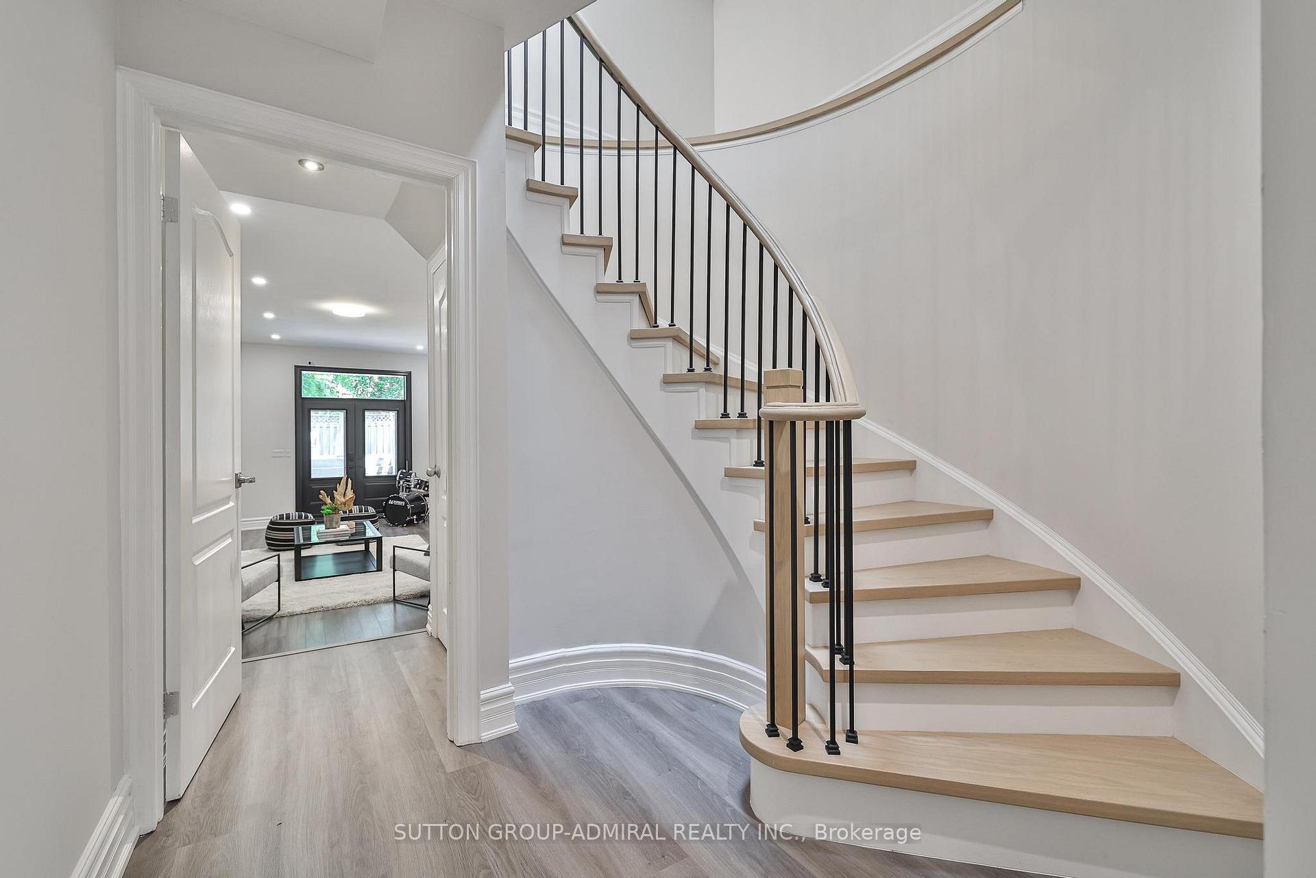 Photo 30 of 528 Douglas Avenue, Toronto, Bedford Park-Nortown — HOMEH