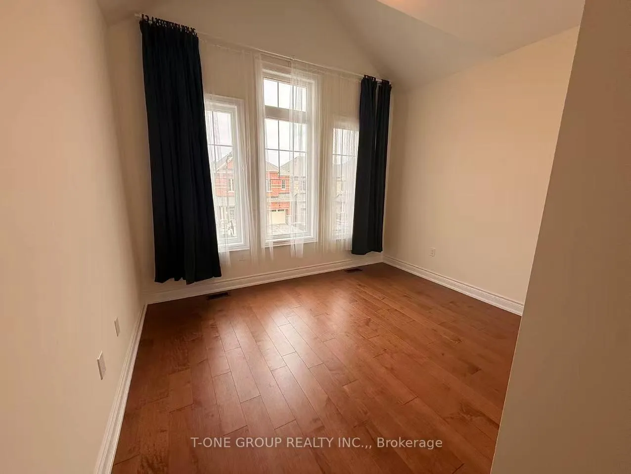 Photo 18 of 196 Leslie Richards Street, Markham, Rural Markham — HOMEH