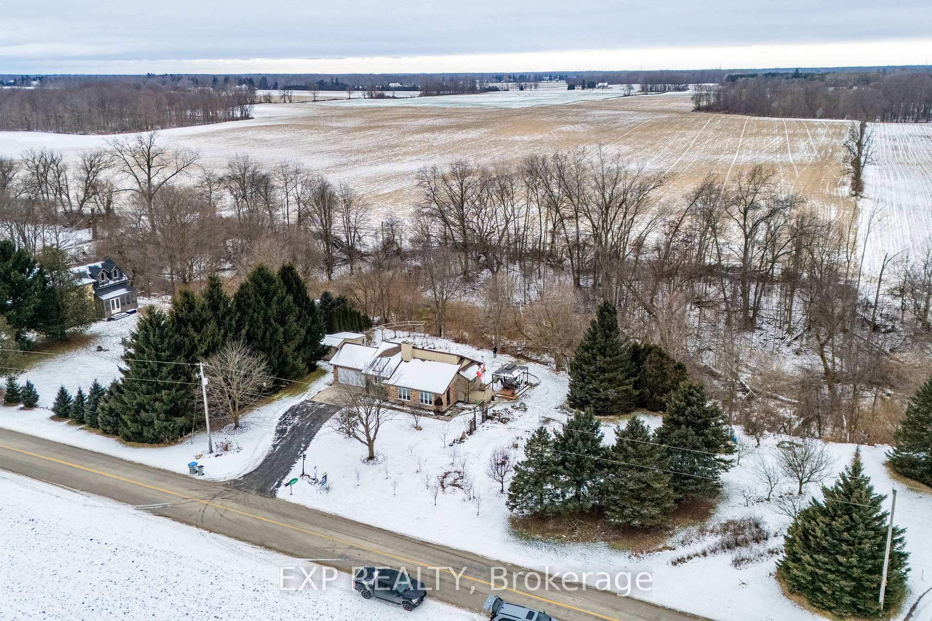 Photo 2 of 8250 Irish Drive, Strathroy-Caradoc, Rural Strathroy-Caradoc — HOMEH