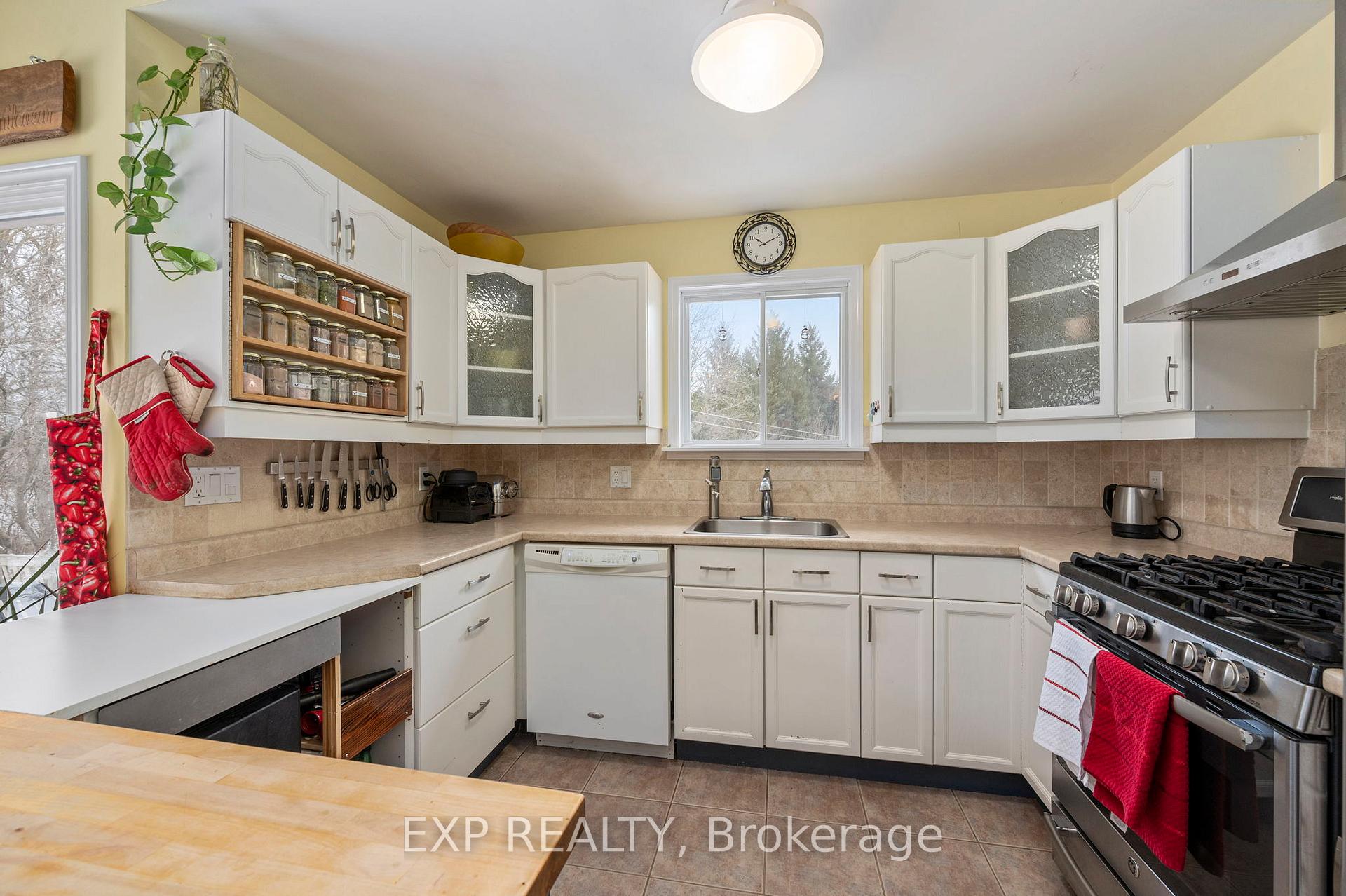 Photo 10 of 8250 Irish Drive, Strathroy-Caradoc, Rural Strathroy-Caradoc — HOMEH