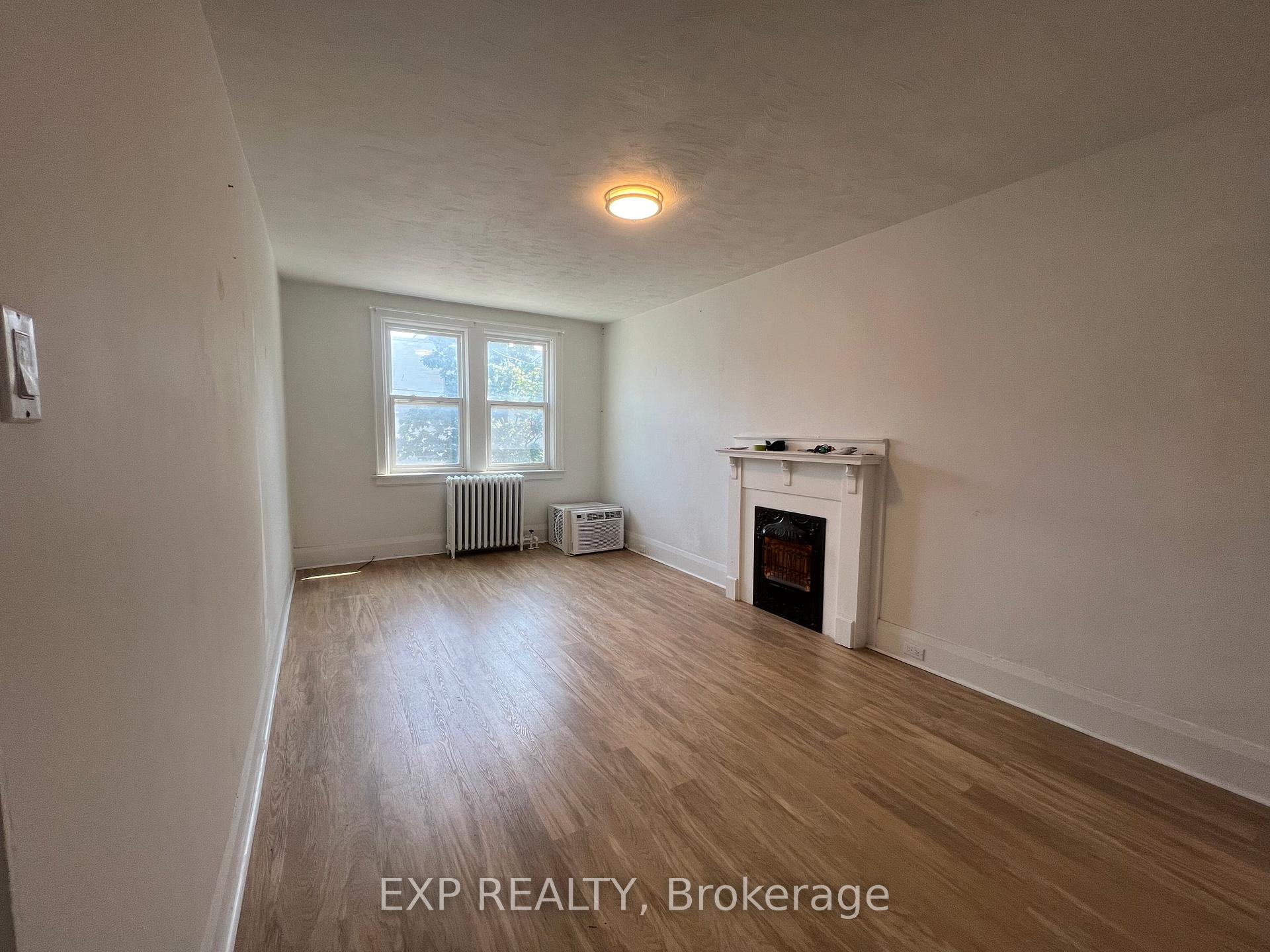 Front of Unit 6, 102 Greensides Avenue