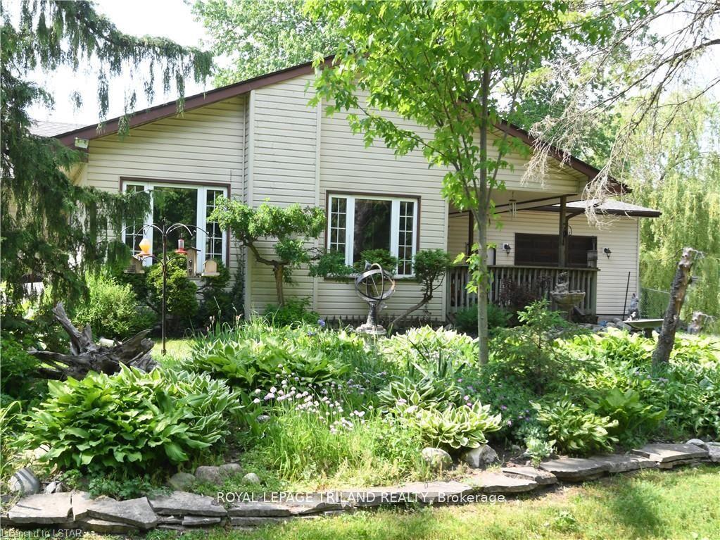 Photo 2 of 9078 Century Drive, Strathroy-Caradoc, Rural Strathroy-Caradoc — HOMEH