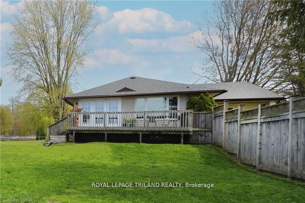 Photo 3 of 9078 Century Drive, Strathroy-Caradoc, Rural Strathroy-Caradoc — HOMEH